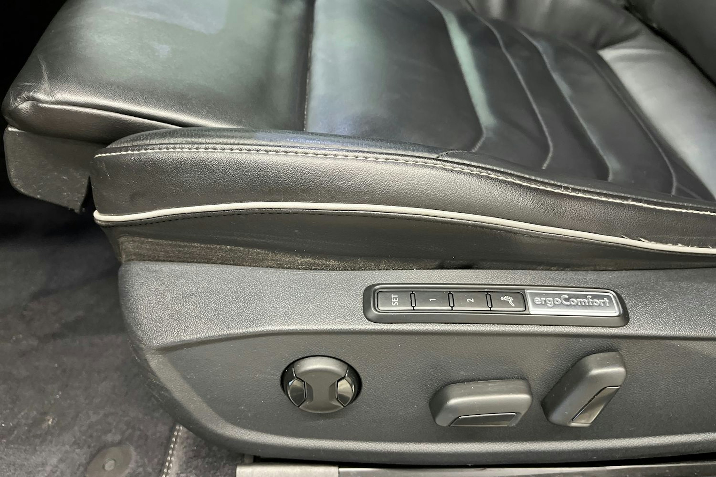 punainen Volkswagen Arteon 2018 kuva 34.