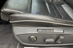 punainen Volkswagen Arteon 2018 kuva 34.
