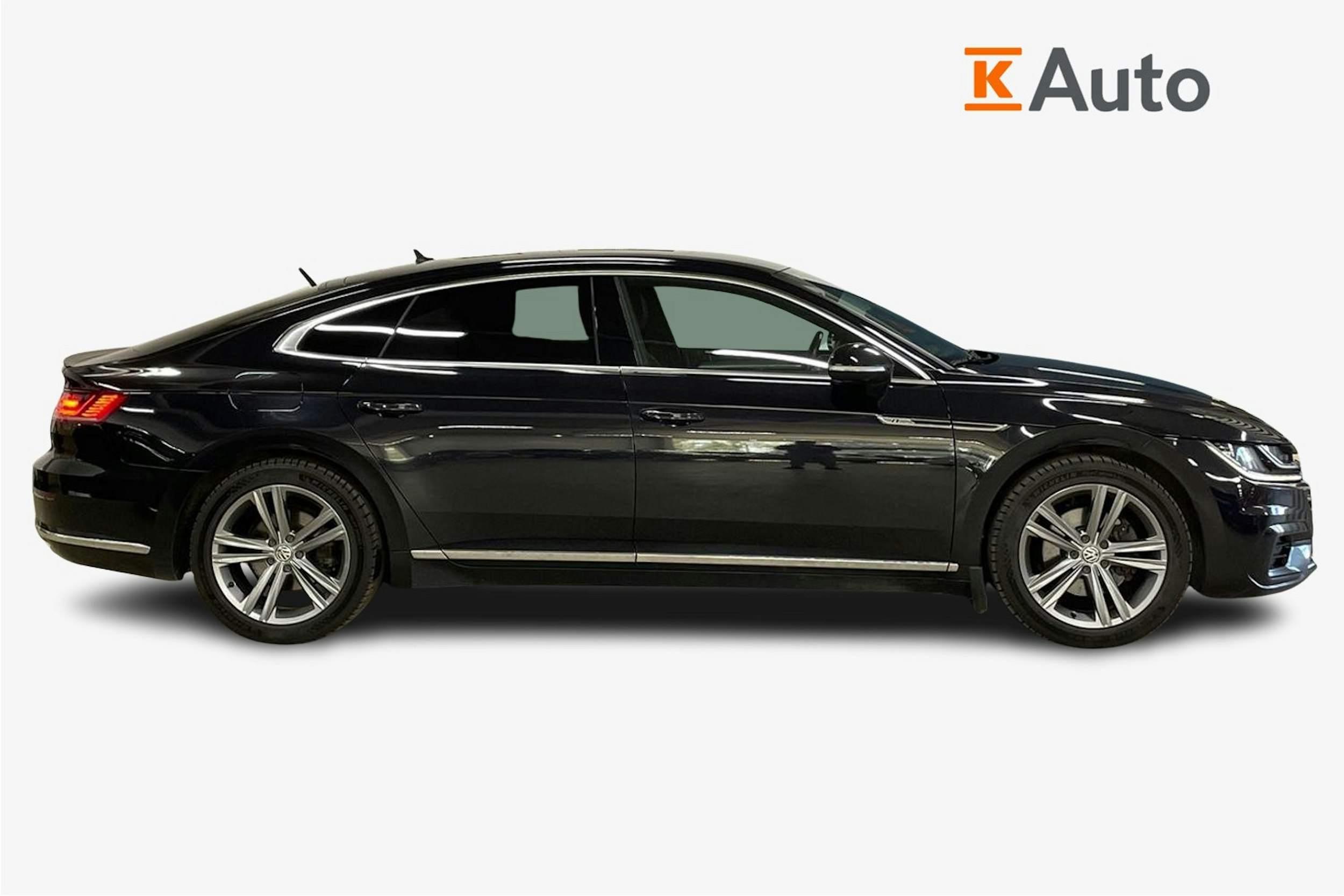 Musta Volkswagen Arteon 2019 kuva 6.