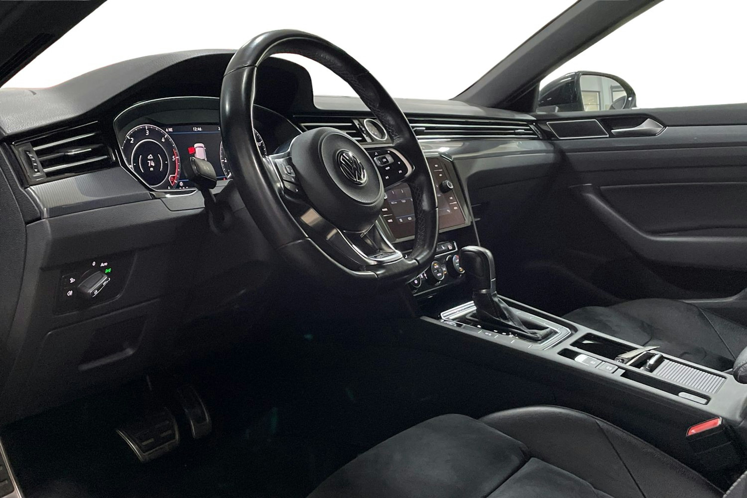 Musta Volkswagen Arteon 2019 kuva 7.