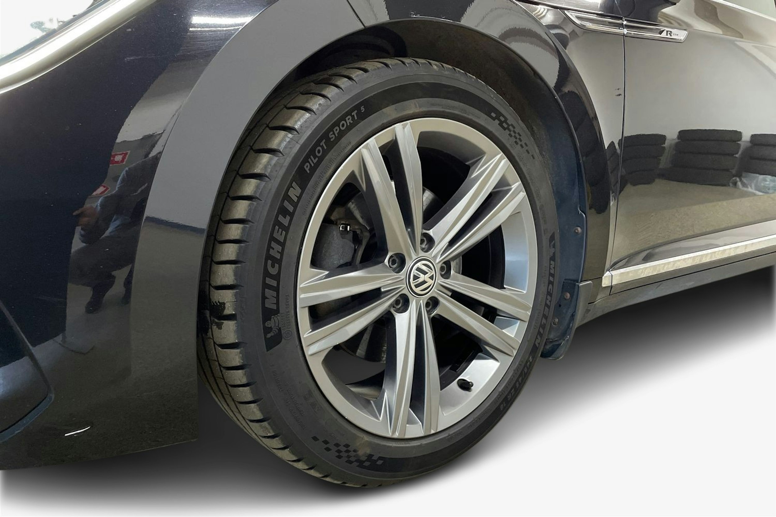 Musta Volkswagen Arteon 2019 kuva 11.