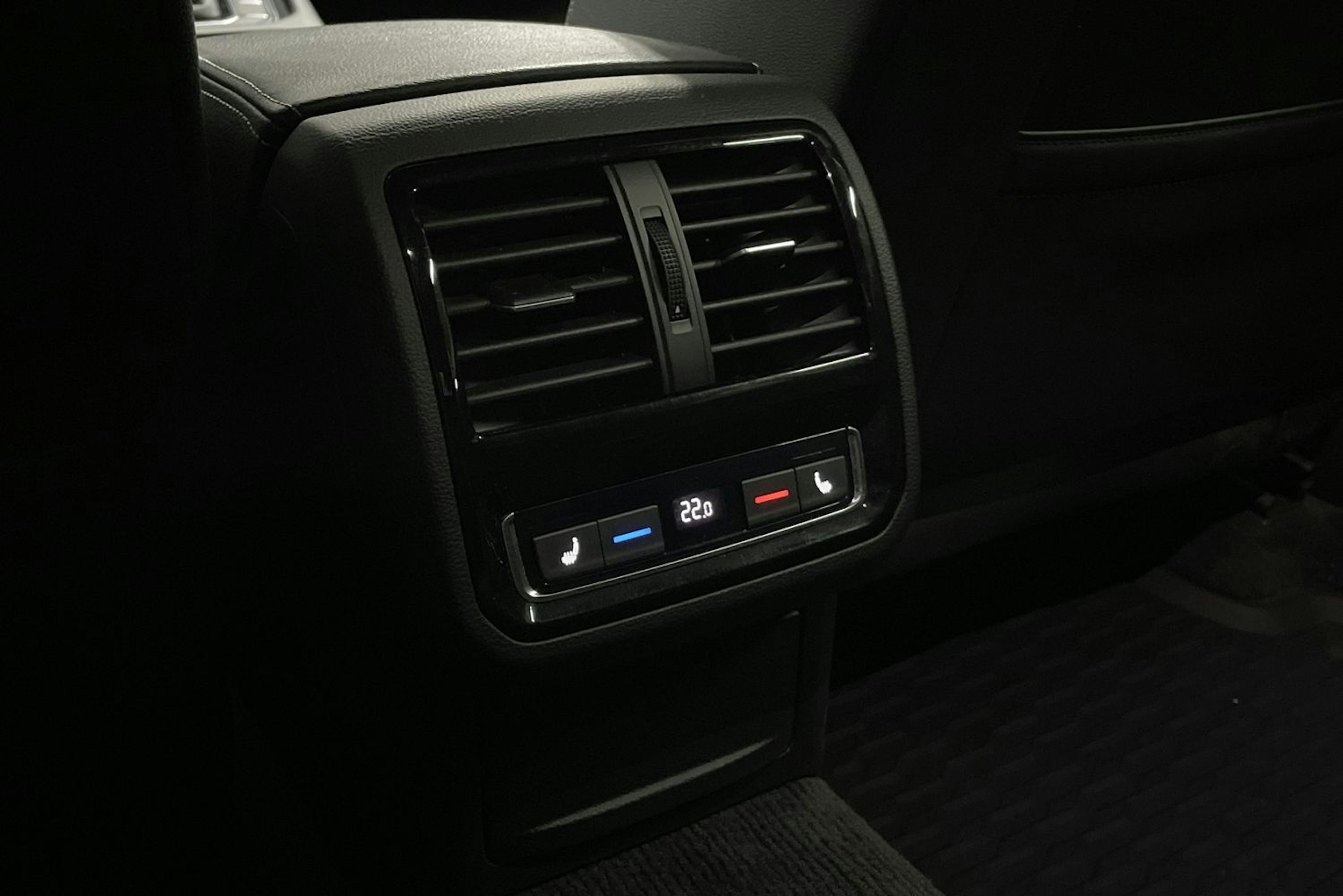 Musta Volkswagen Arteon 2019 kuva 14.