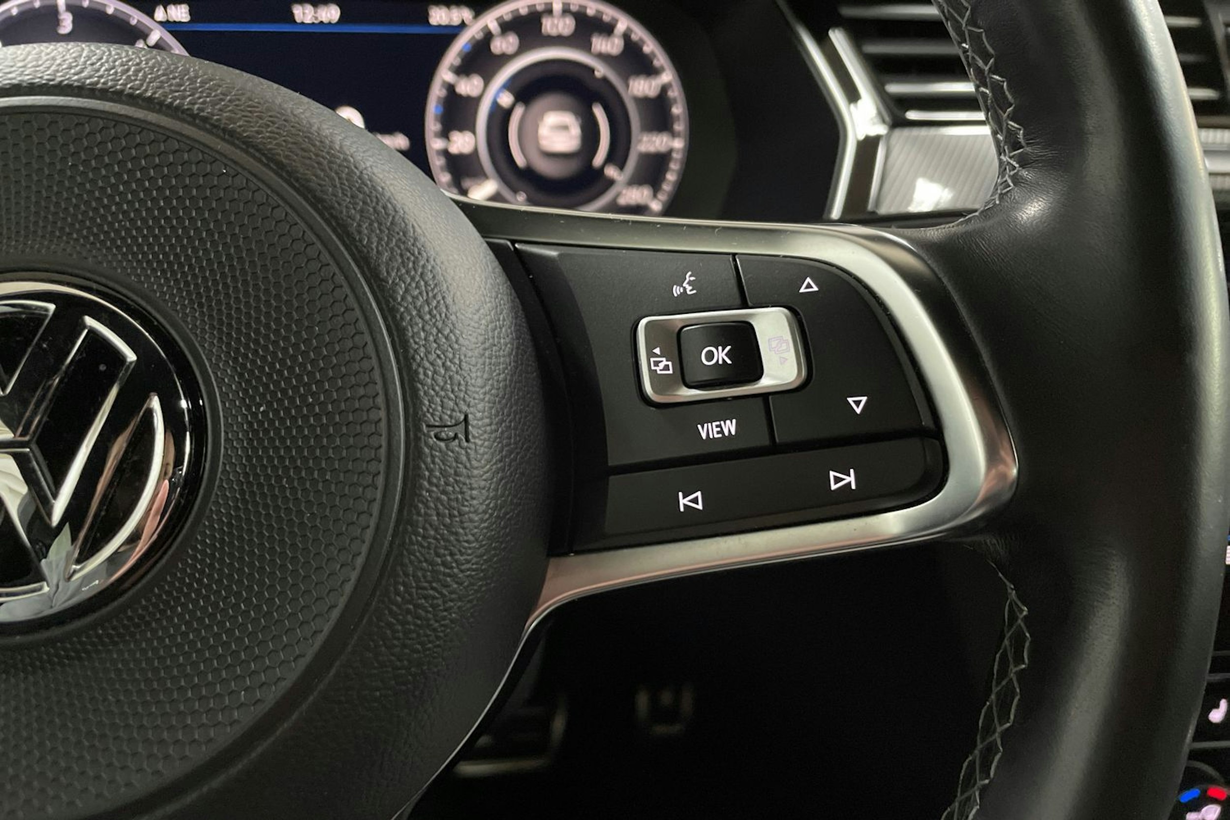 Musta Volkswagen Arteon 2019 kuva 17.