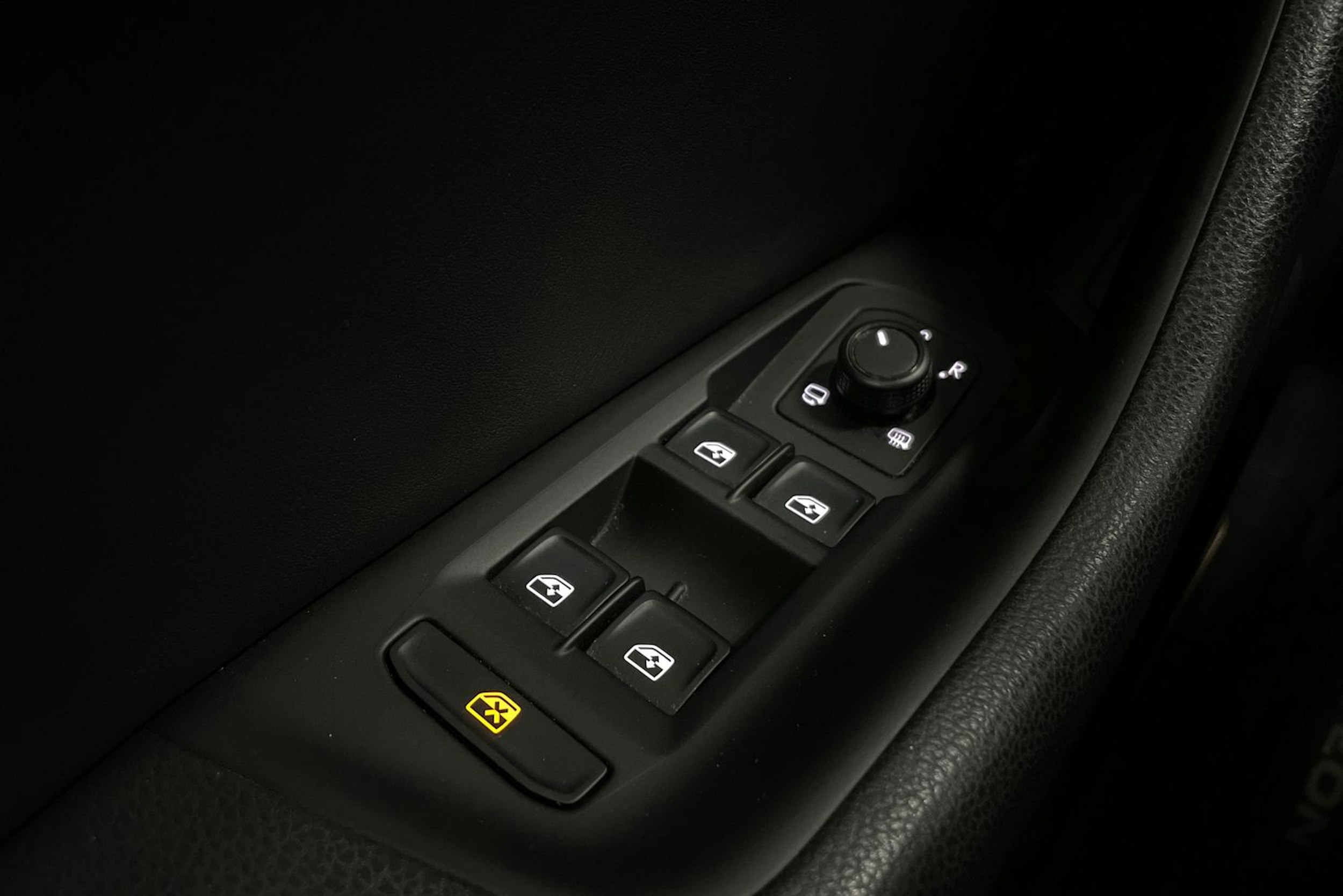 Musta Volkswagen Arteon 2019 kuva 19.