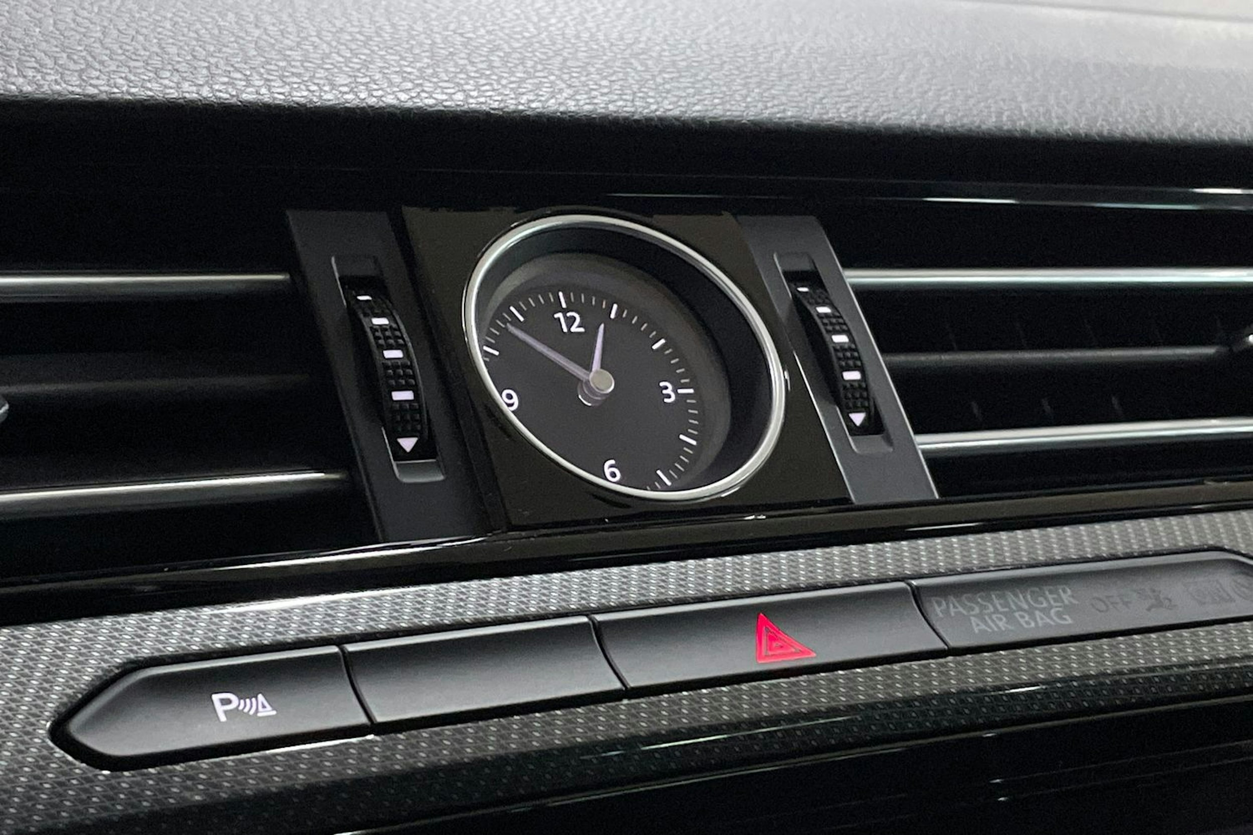 Musta Volkswagen Arteon 2019 kuva 22.