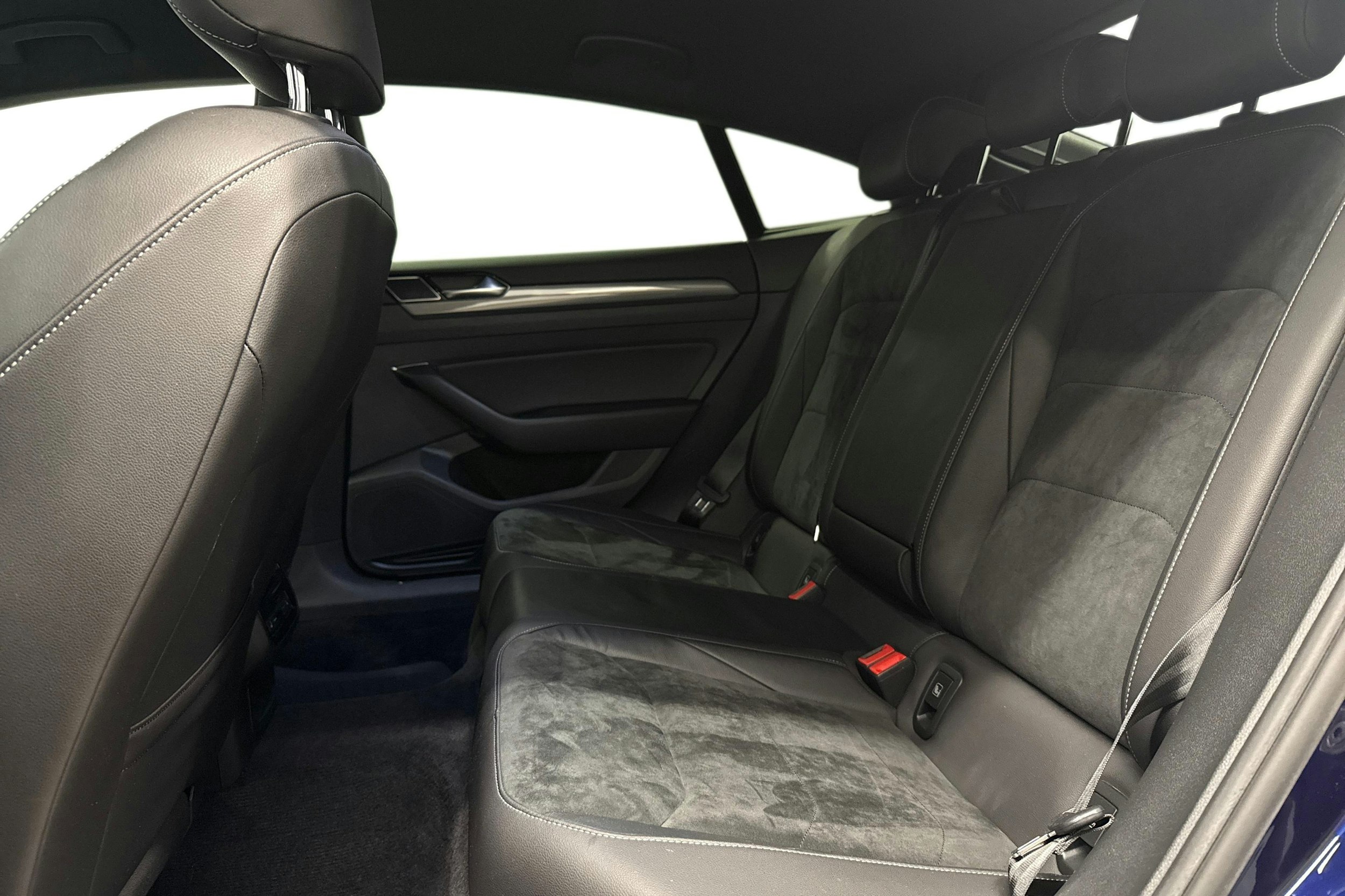 sininen Volkswagen Arteon 2019 kuva 10.