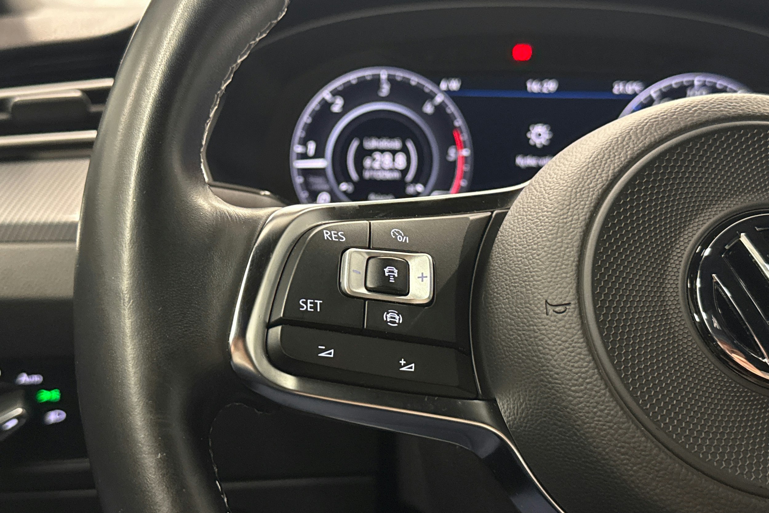 sininen Volkswagen Arteon 2019 kuva 15.