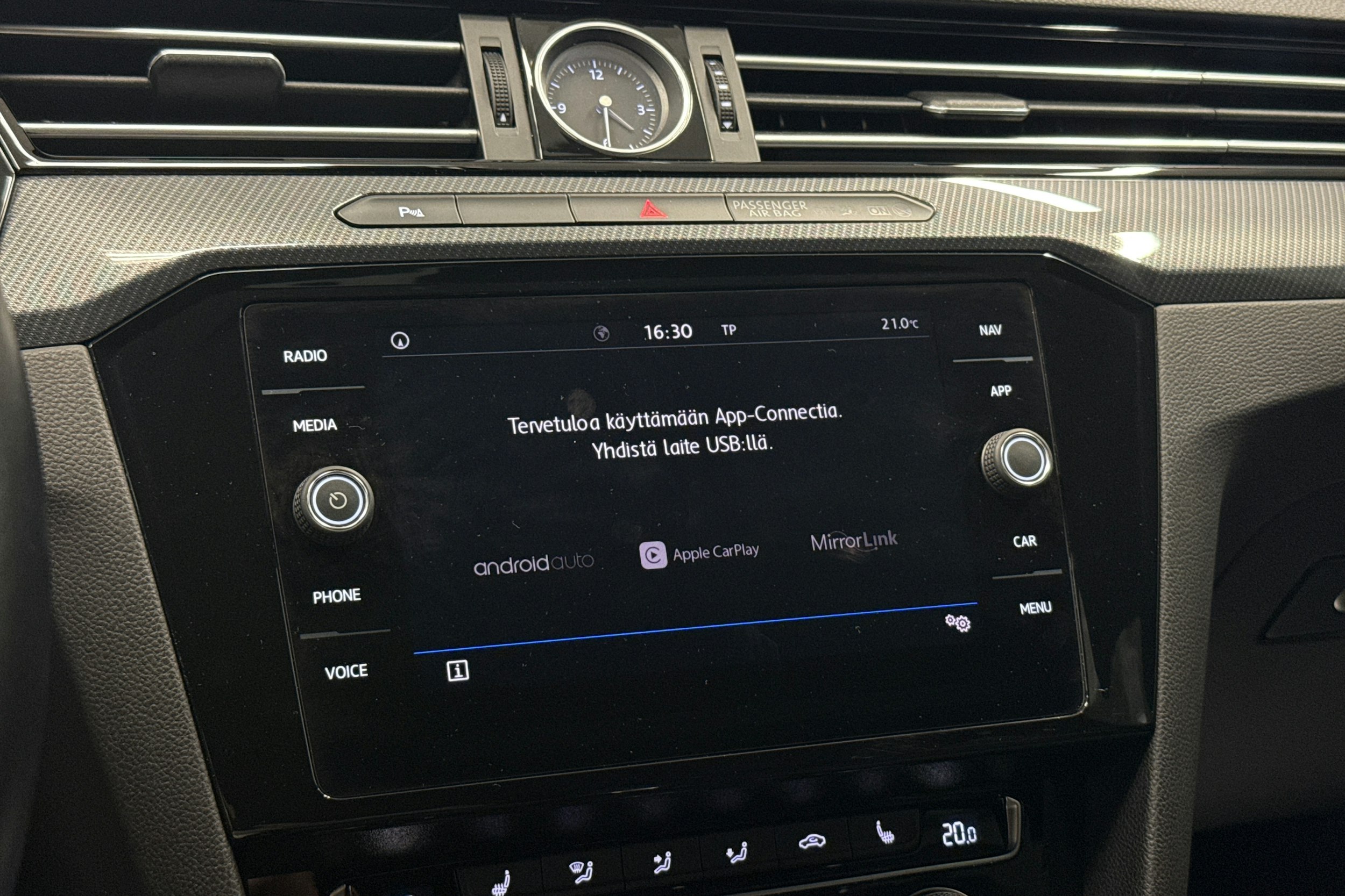 sininen Volkswagen Arteon 2019 kuva 19.