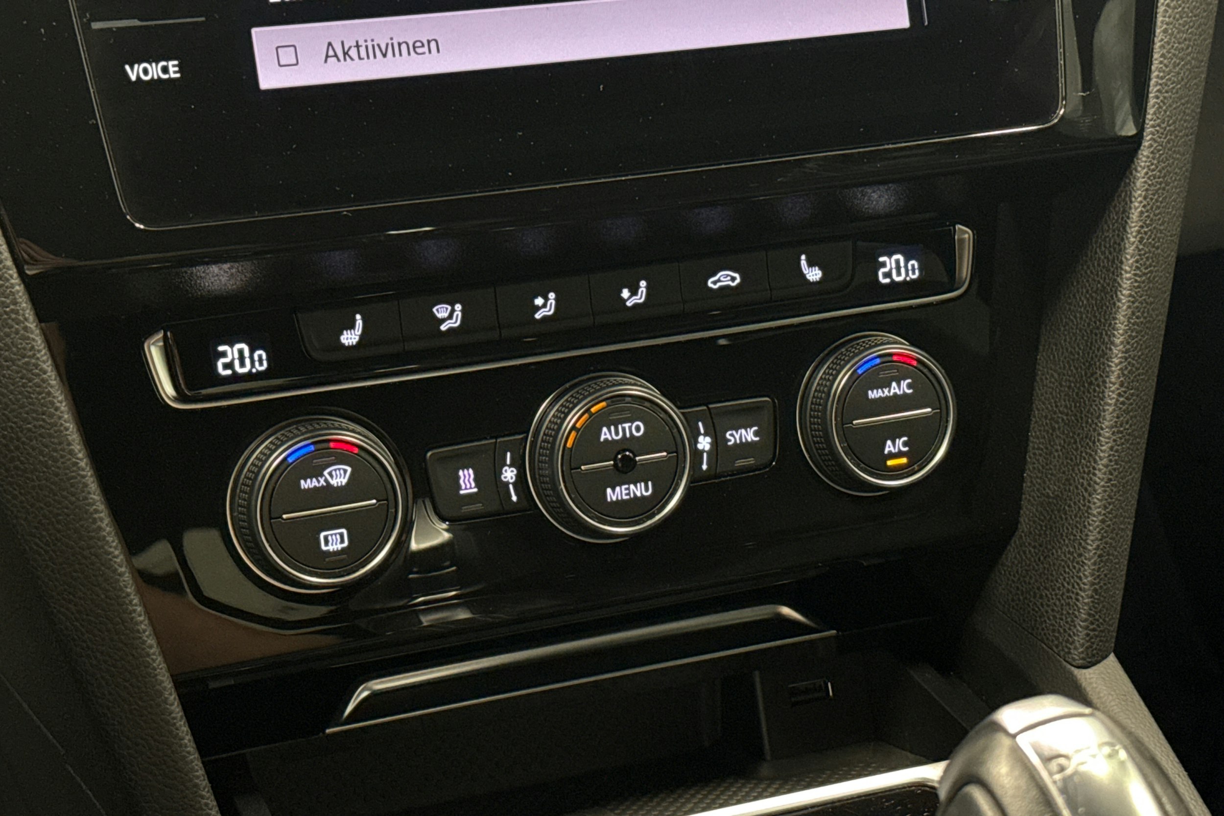 sininen Volkswagen Arteon 2019 kuva 23.