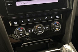 sininen Volkswagen Arteon 2019 kuva 23.