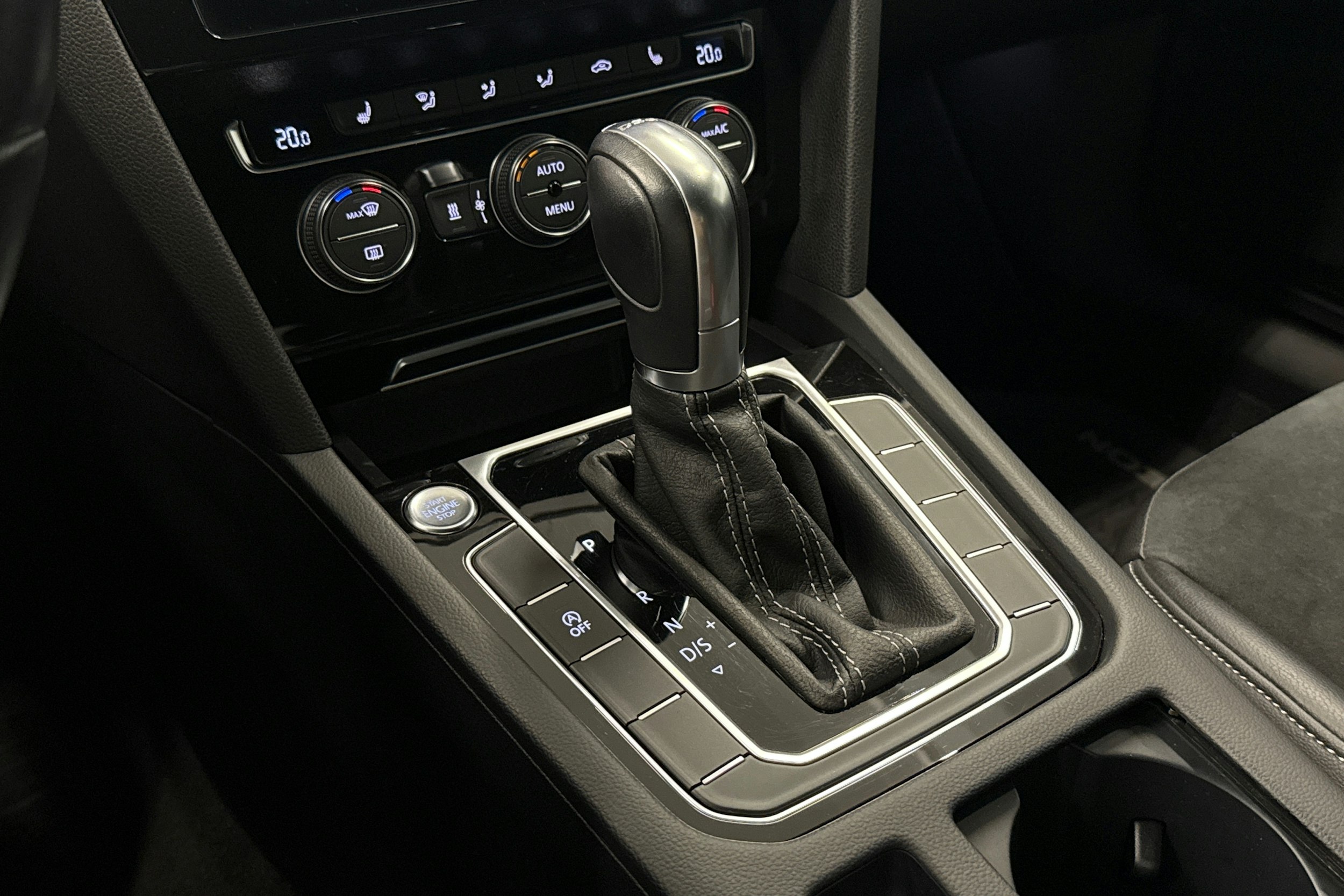sininen Volkswagen Arteon 2019 kuva 24.