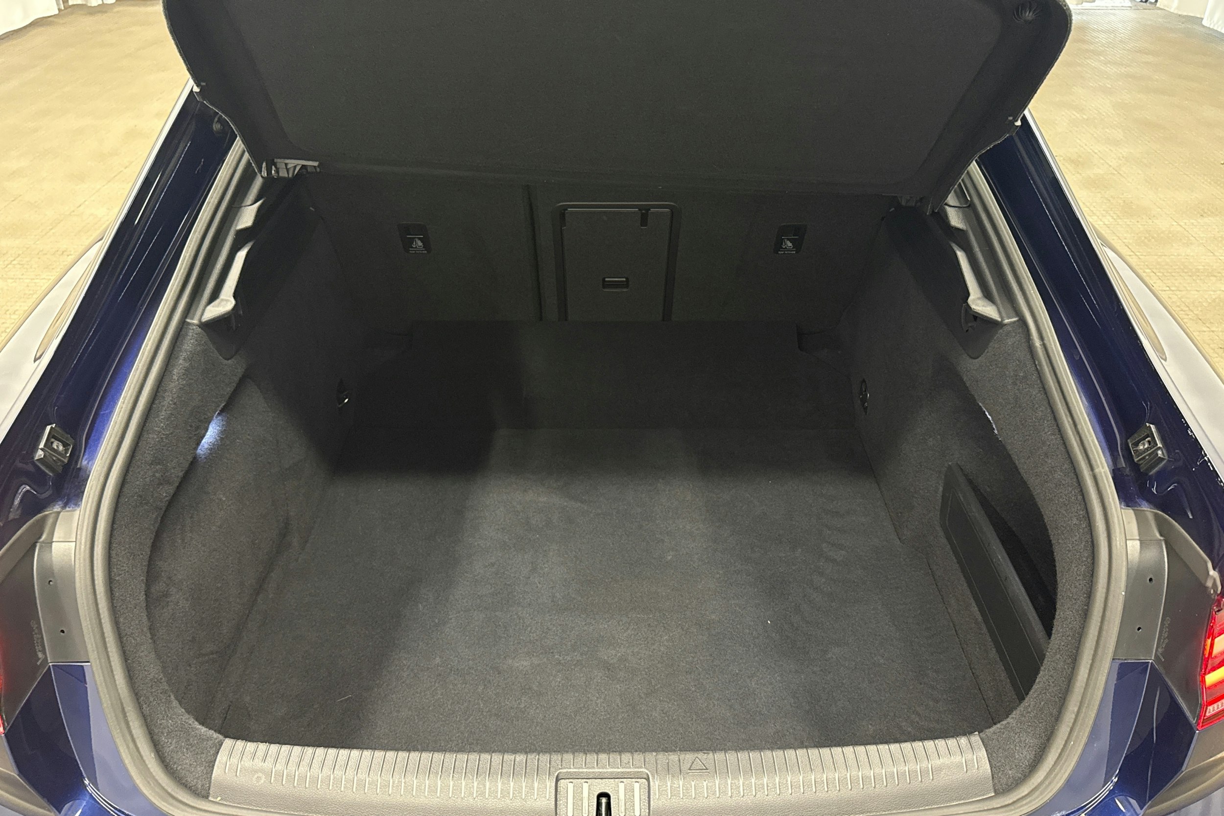 sininen Volkswagen Arteon 2019 kuva 27.