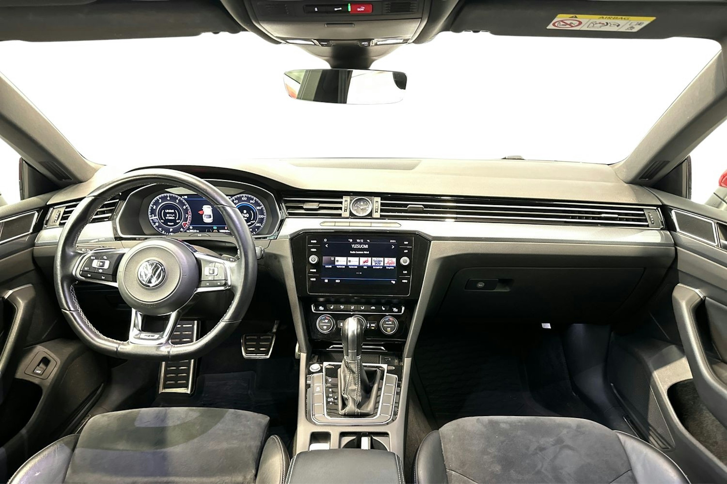 Punainen Volkswagen Arteon 2019 kuva 7.