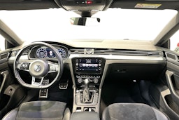 Punainen Volkswagen Arteon 2019 kuva 7.