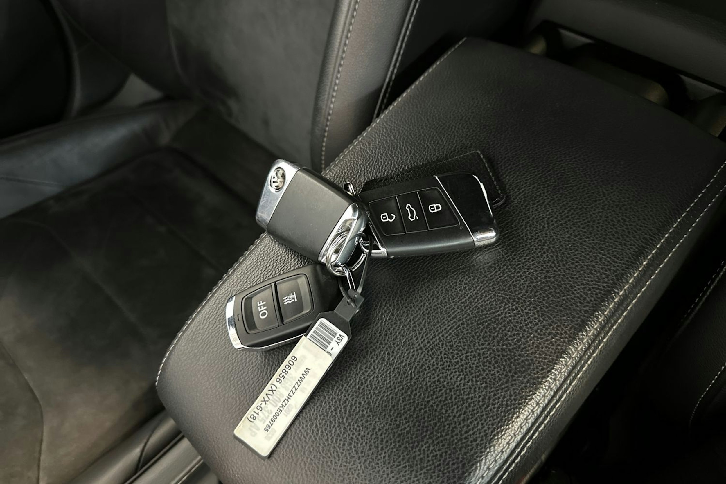 Punainen Volkswagen Arteon 2019 kuva 24.