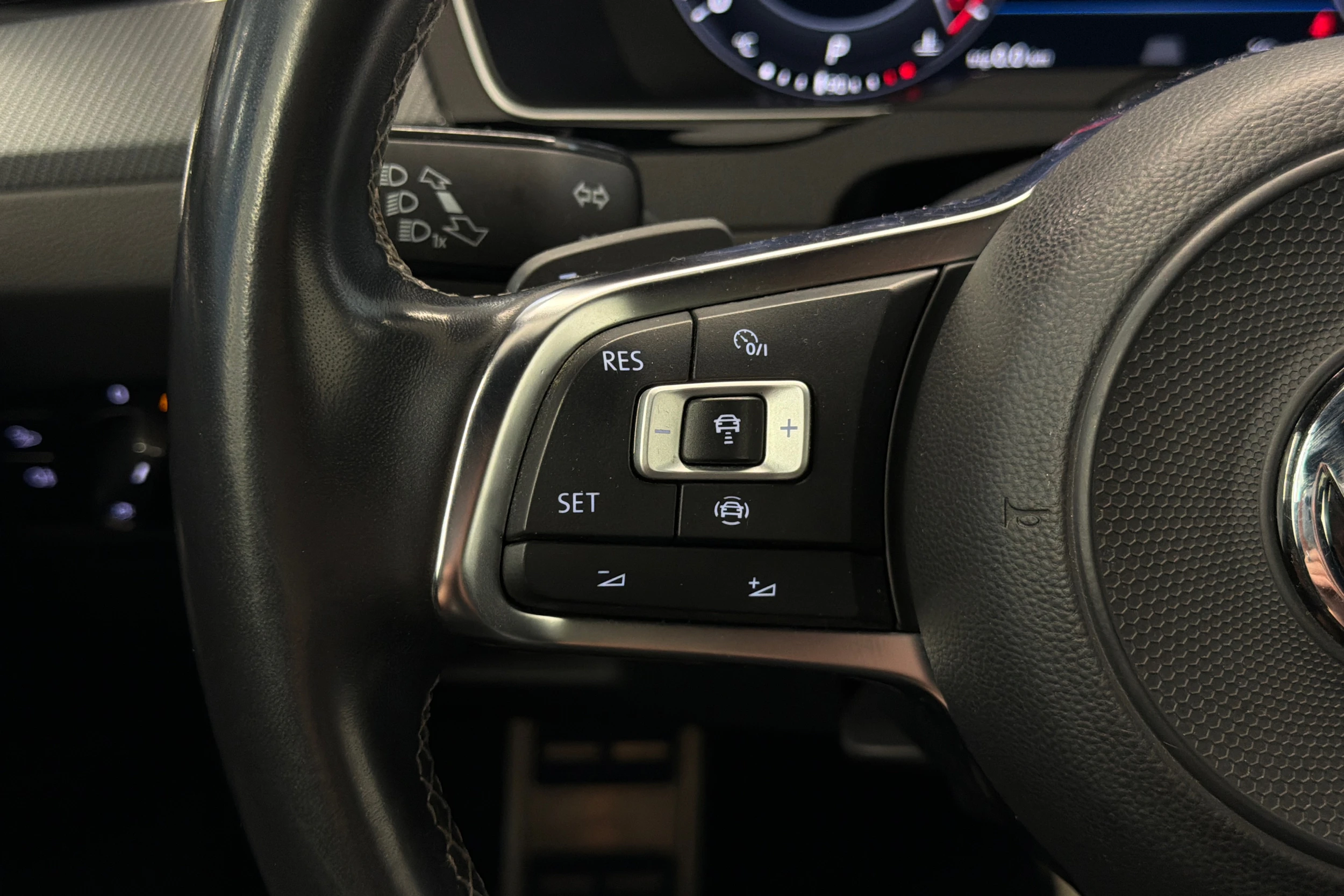 met. musta Volkswagen Arteon 2019 kuva 16.