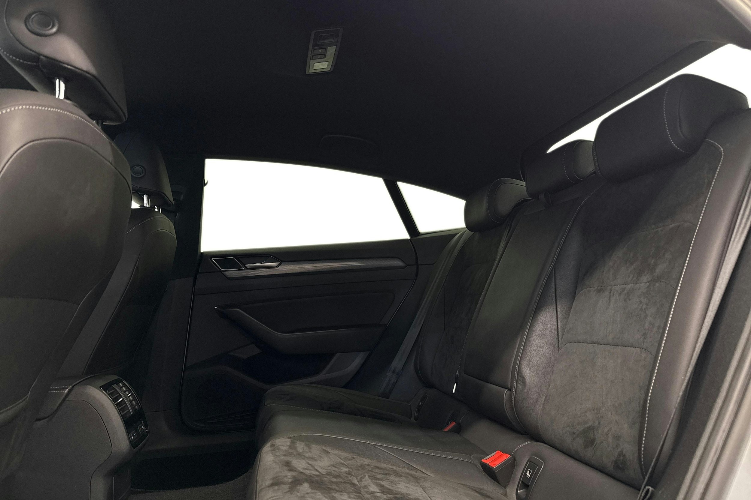 sininen Volkswagen Arteon 2020 kuva 8.