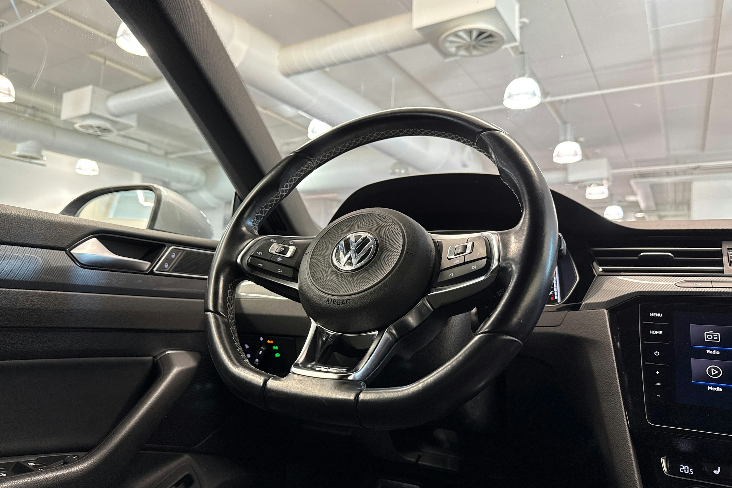 sininen Volkswagen Arteon 2020 kuva 14.