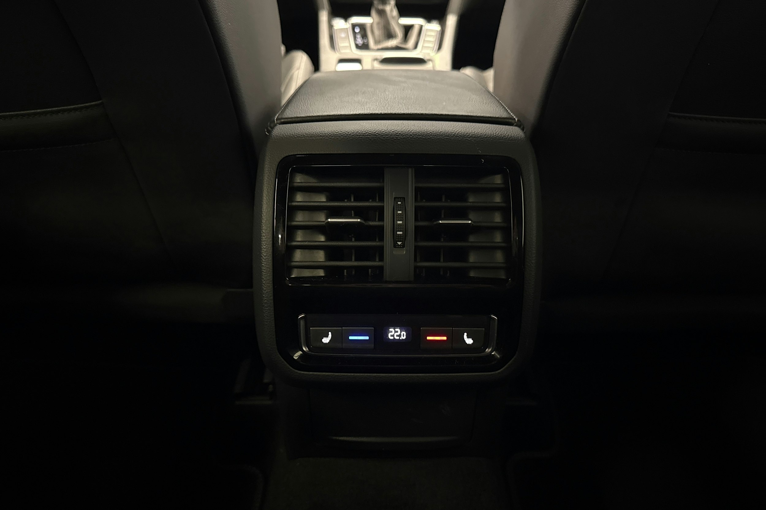 sininen Volkswagen Arteon 2020 kuva 16.
