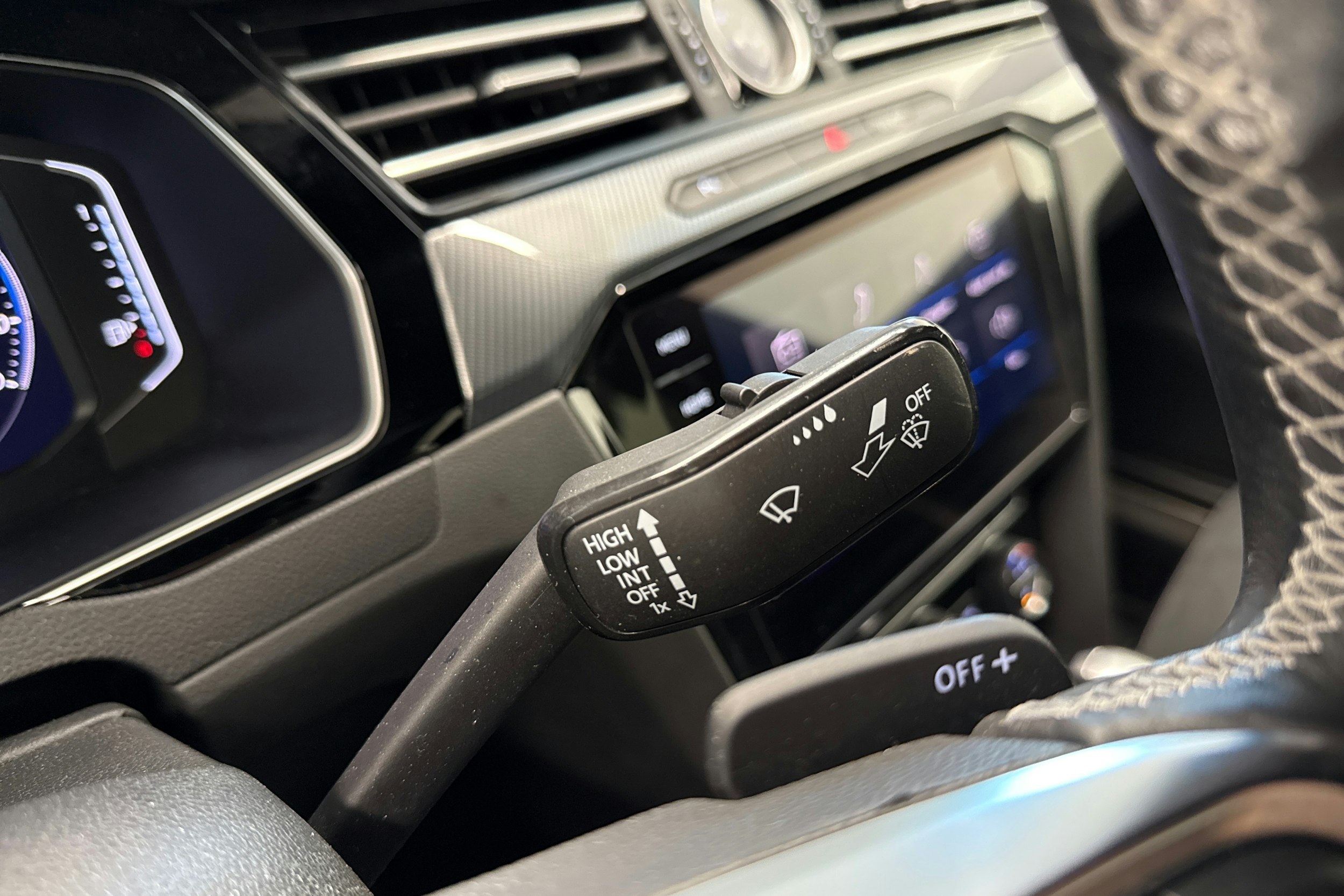 sininen Volkswagen Arteon 2020 kuva 19.