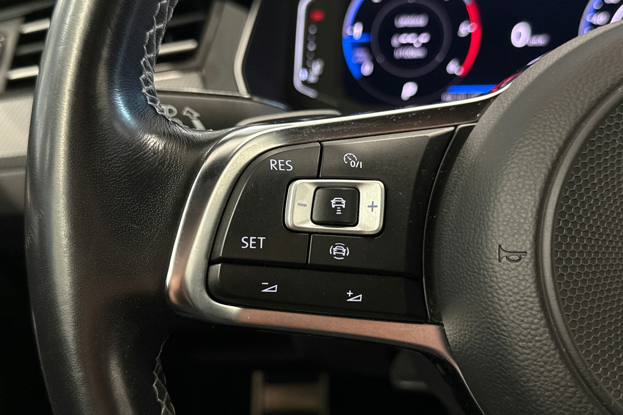 sininen Volkswagen Arteon 2020 kuva 20.