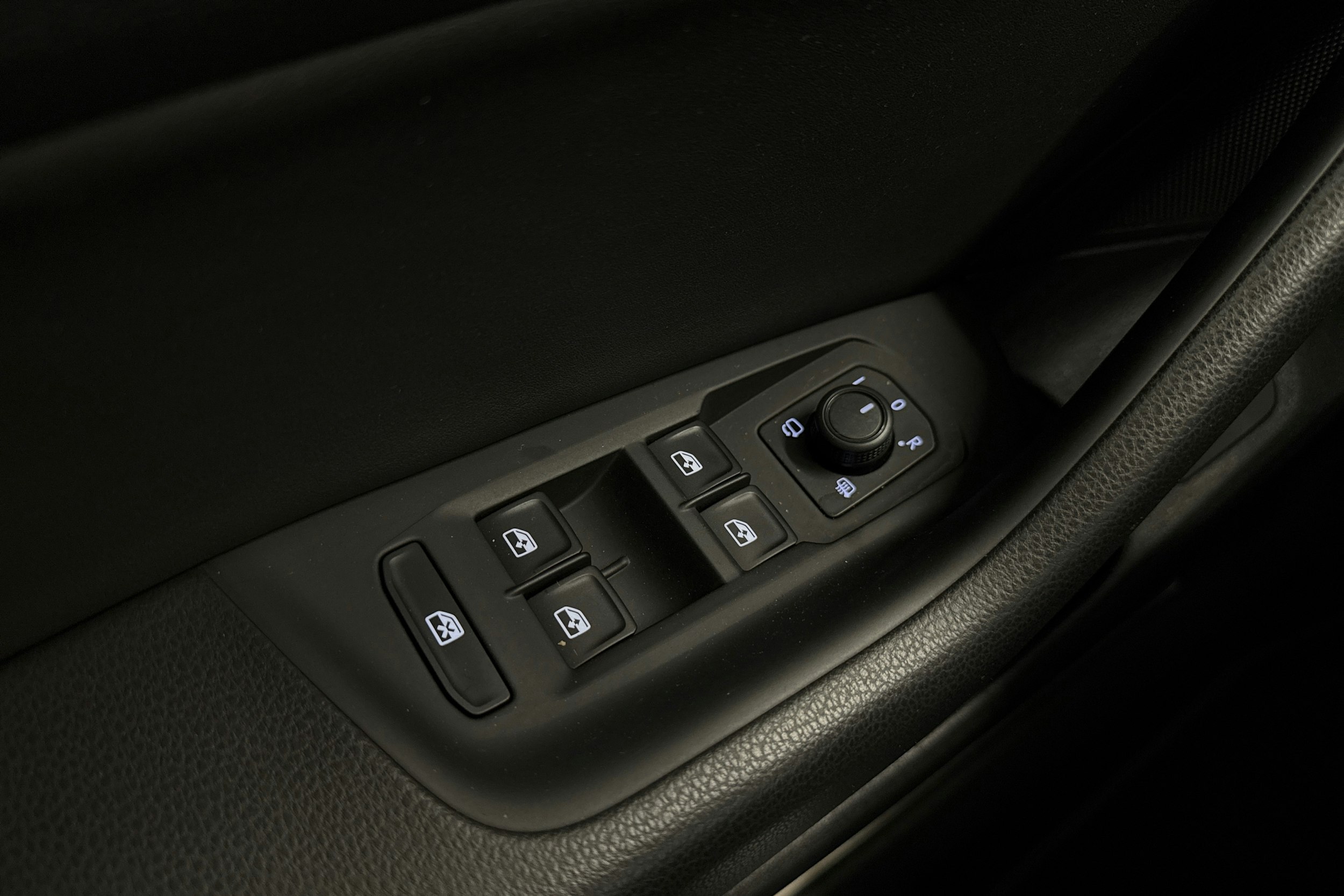 sininen Volkswagen Arteon 2020 kuva 23.