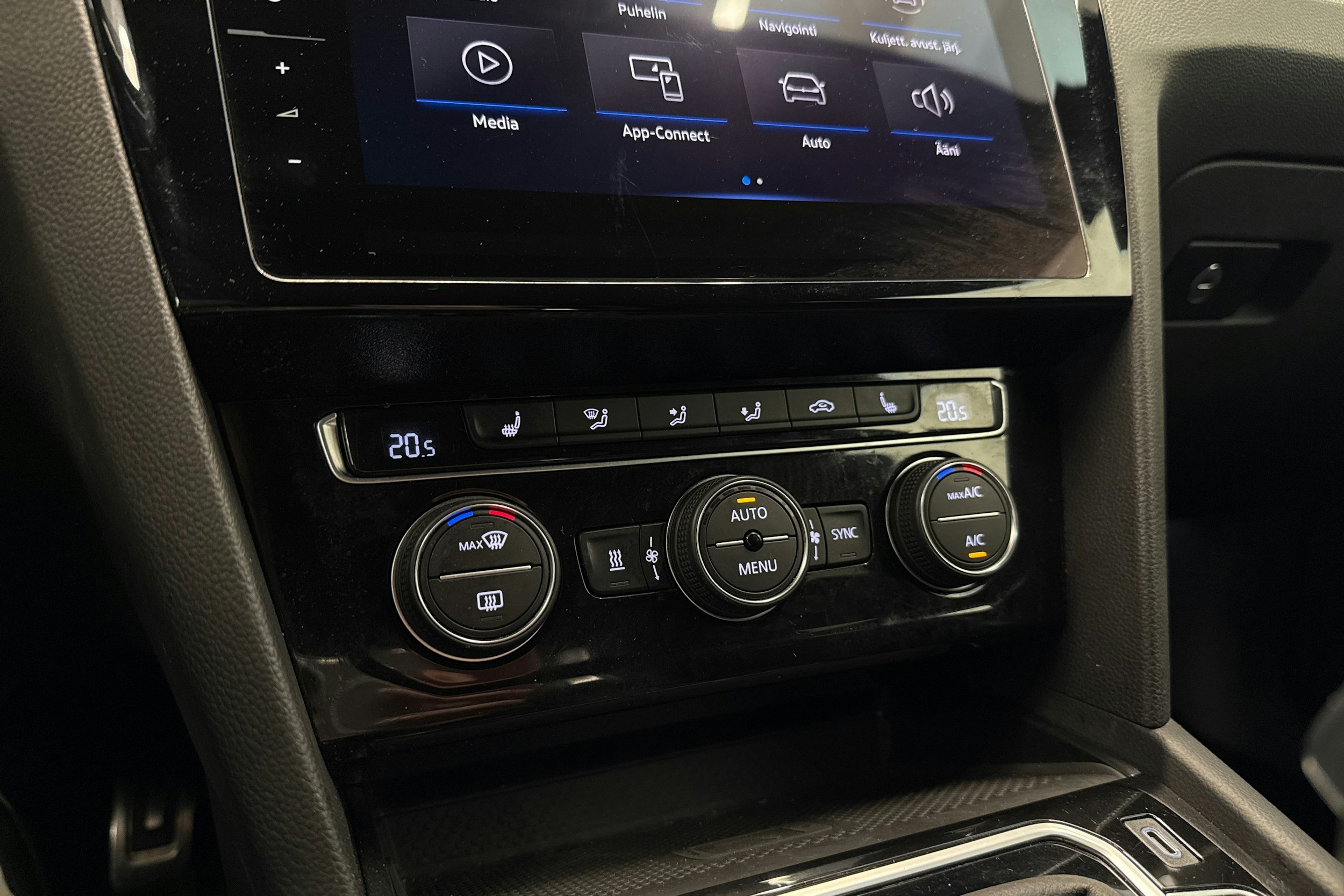 sininen Volkswagen Arteon 2020 kuva 26.