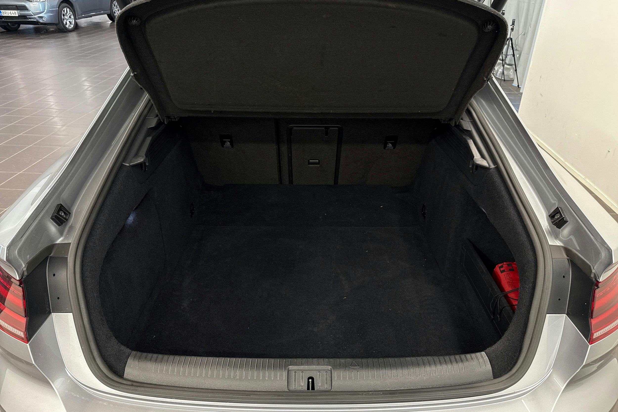 sininen Volkswagen Arteon 2020 kuva 37.