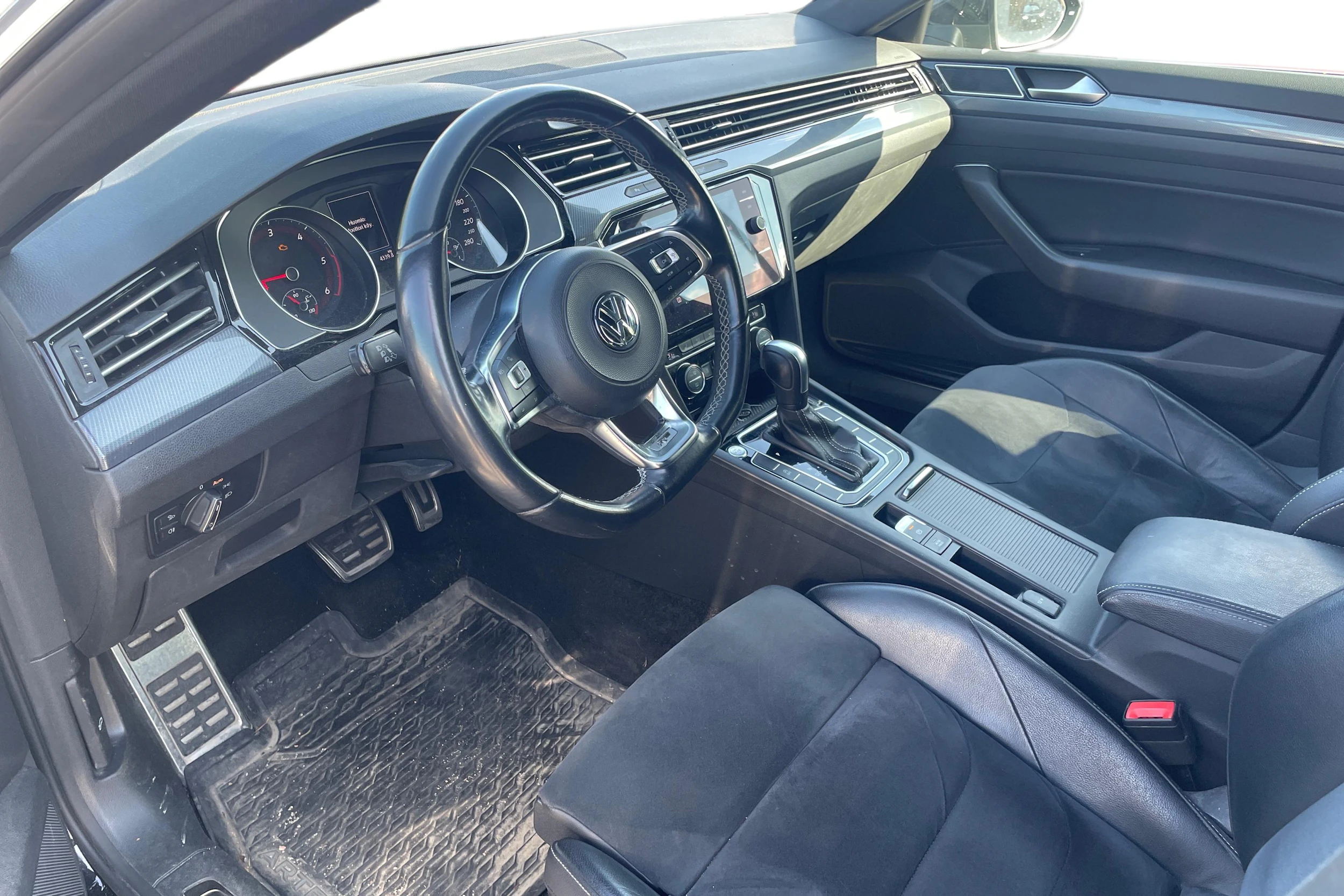 musta Volkswagen Arteon 2020 kuva 3.