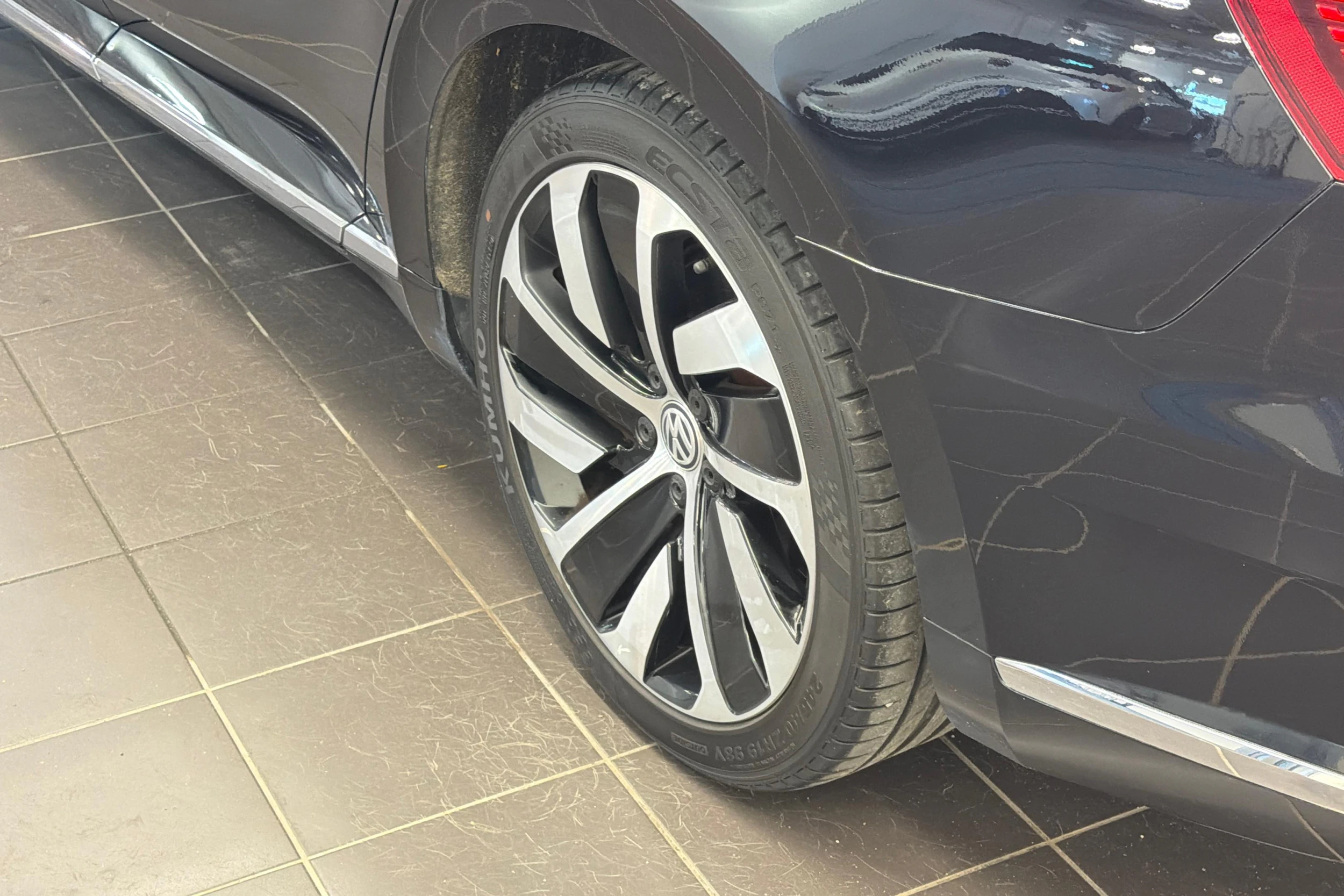 musta Volkswagen Arteon 2020 kuva 9.