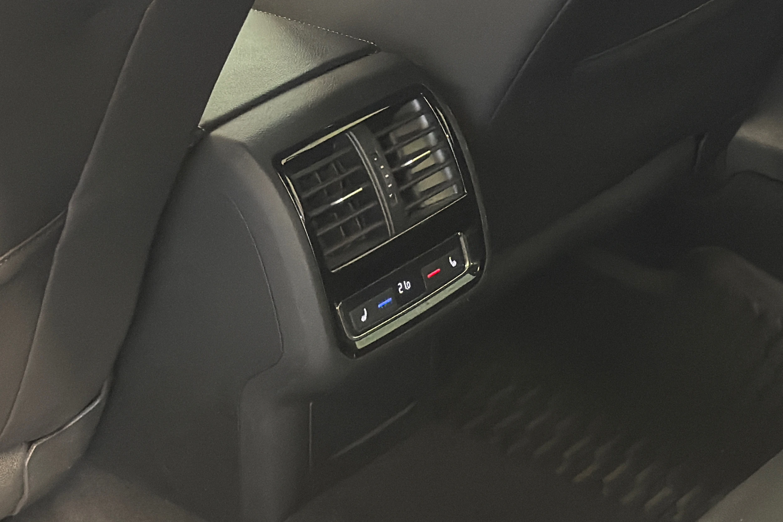 musta Volkswagen Arteon 2020 kuva 15.