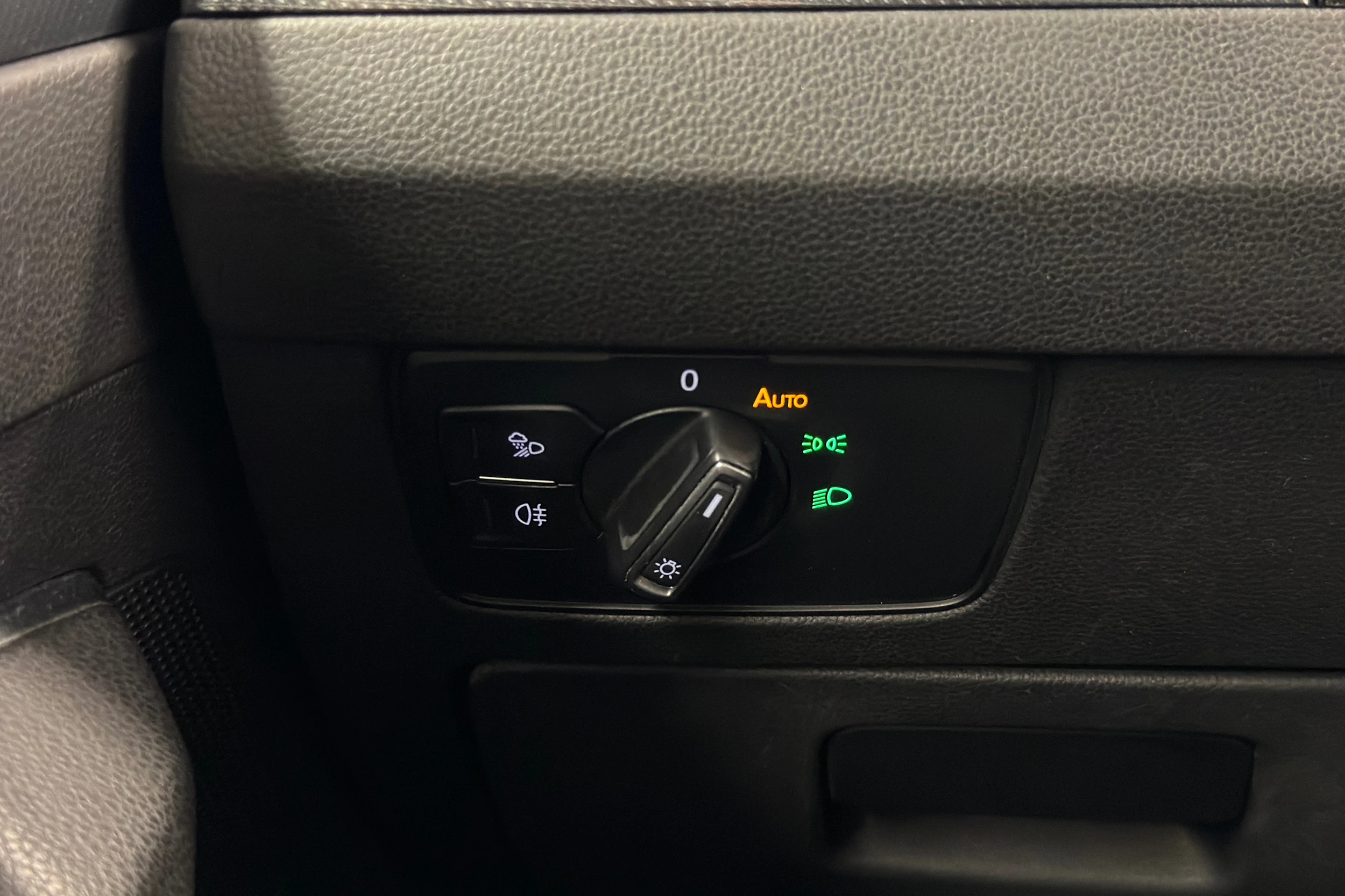 musta Volkswagen Arteon 2020 kuva 21.