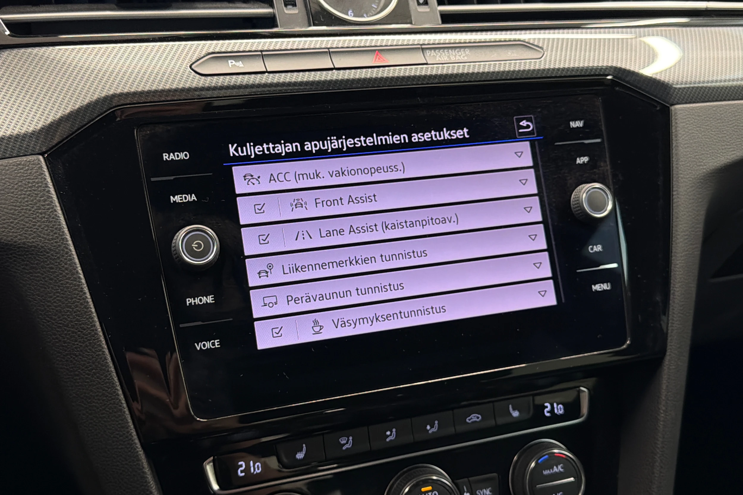 musta Volkswagen Arteon 2020 kuva 29.