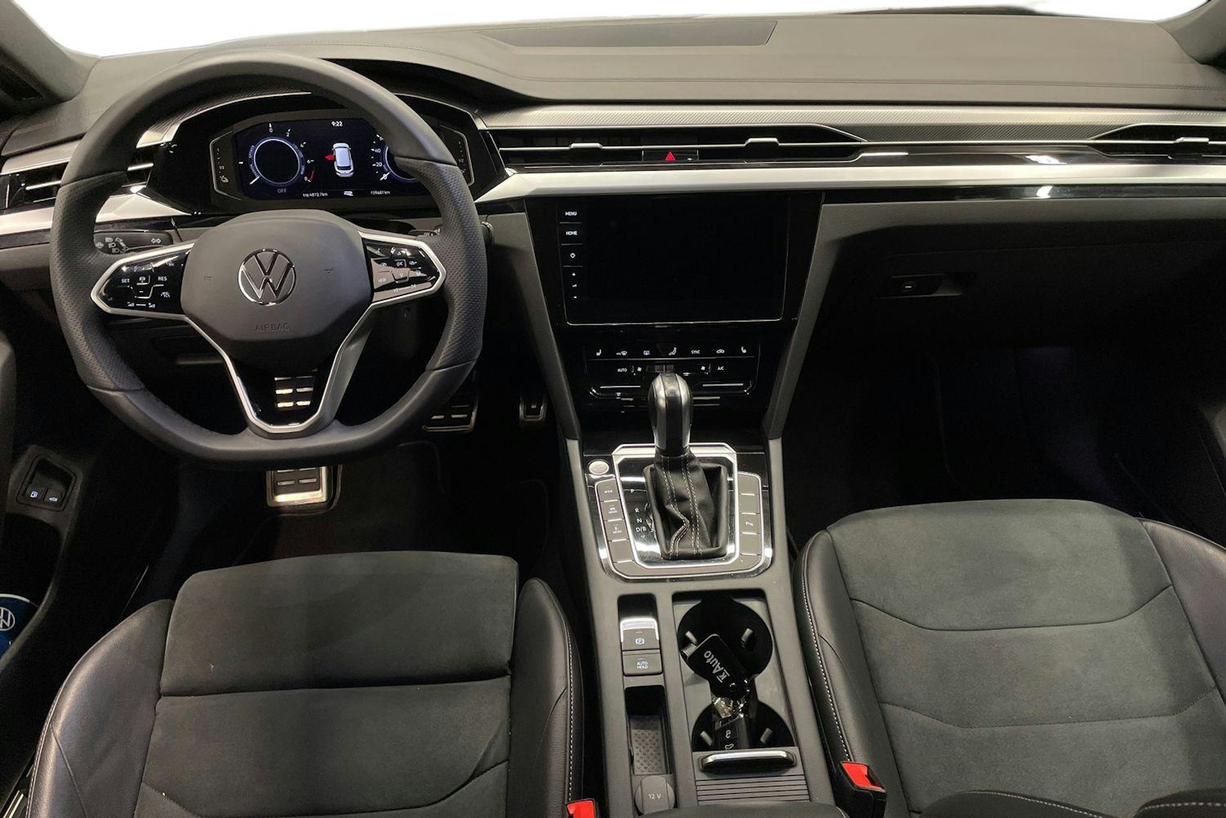 valkoinen Volkswagen Arteon 2021 kuva 7.