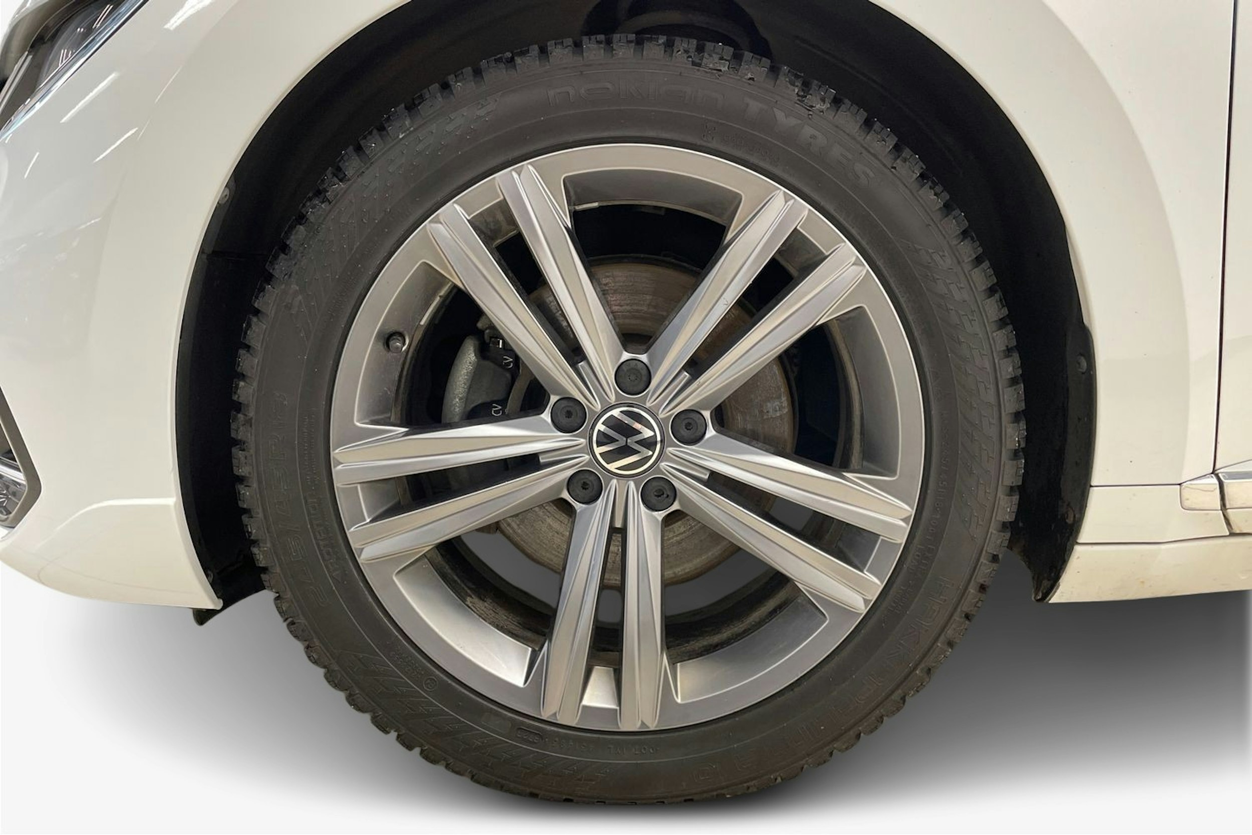 valkoinen Volkswagen Arteon 2021 kuva 9.