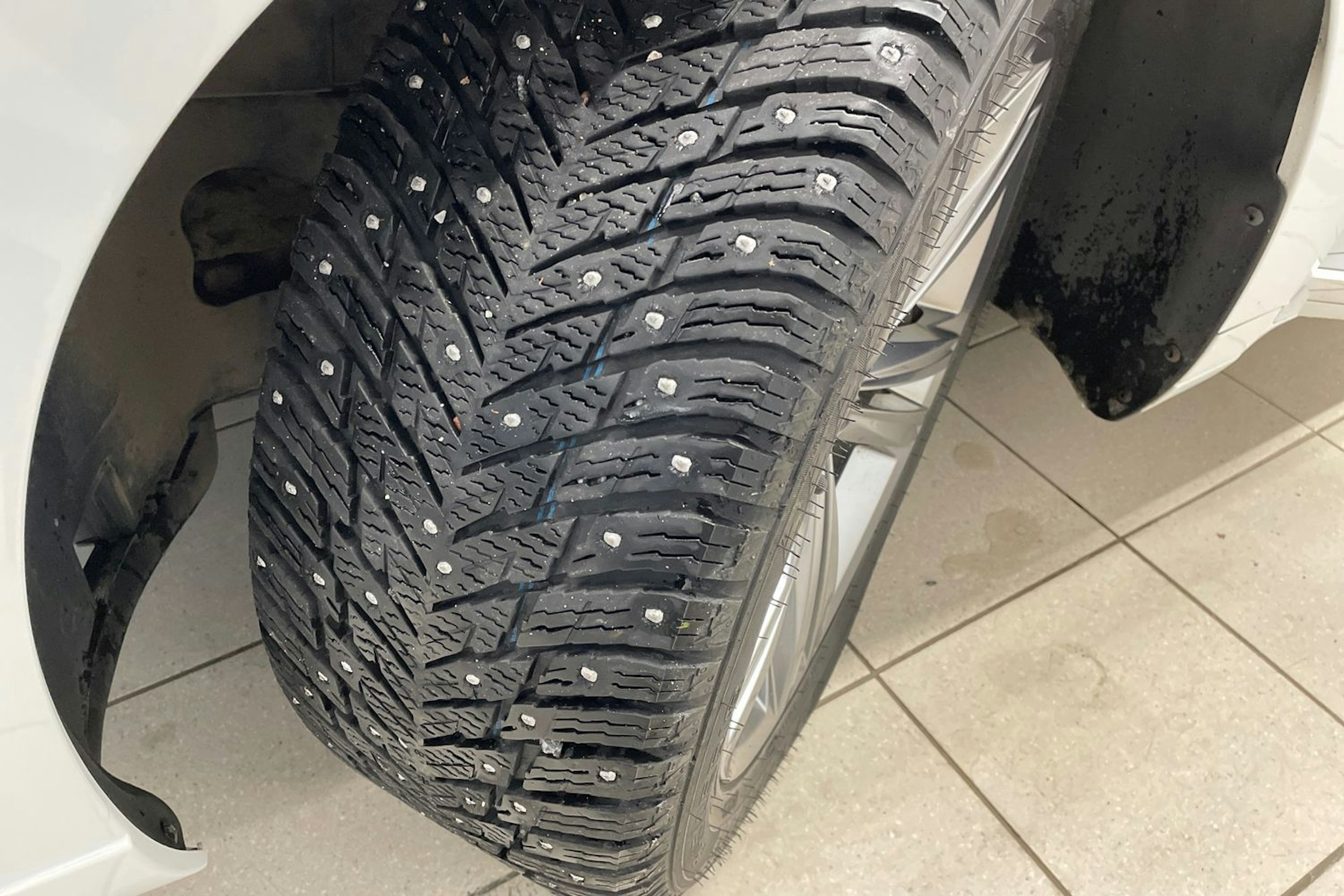 valkoinen Volkswagen Arteon 2021 kuva 10.