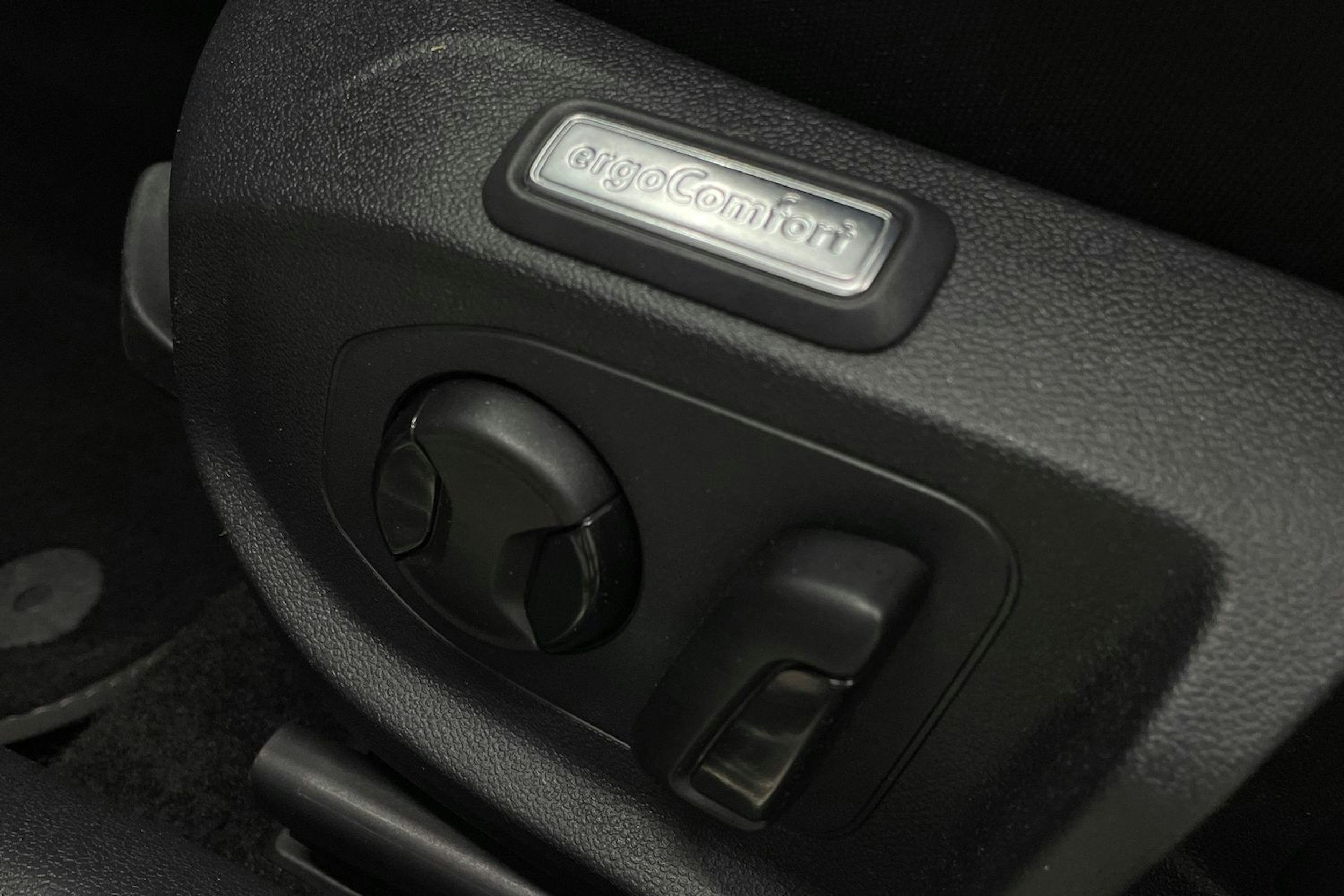 valkoinen Volkswagen Arteon 2021 kuva 11.