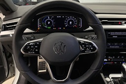 valkoinen Volkswagen Arteon 2021 kuva 13.