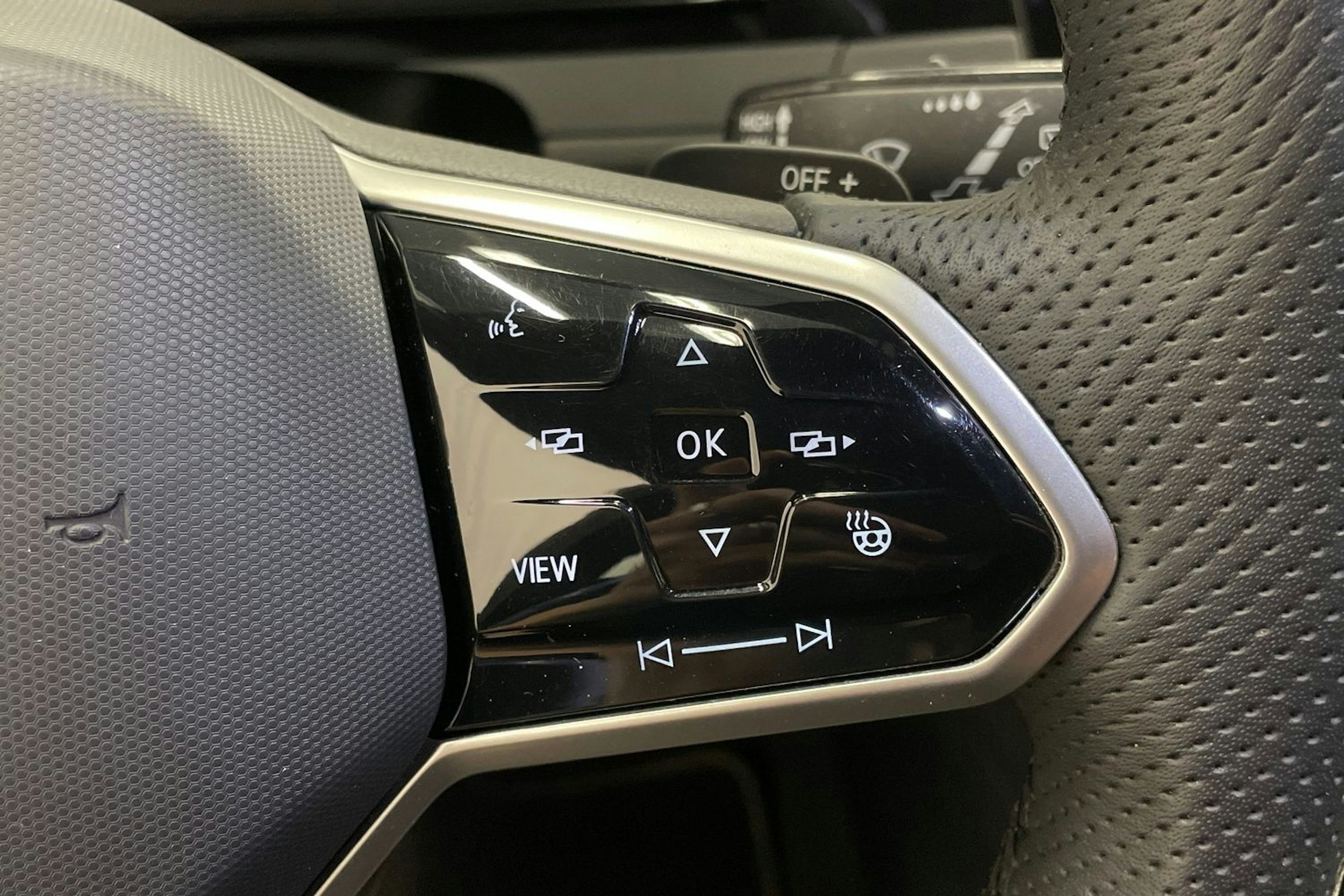 valkoinen Volkswagen Arteon 2021 kuva 15.