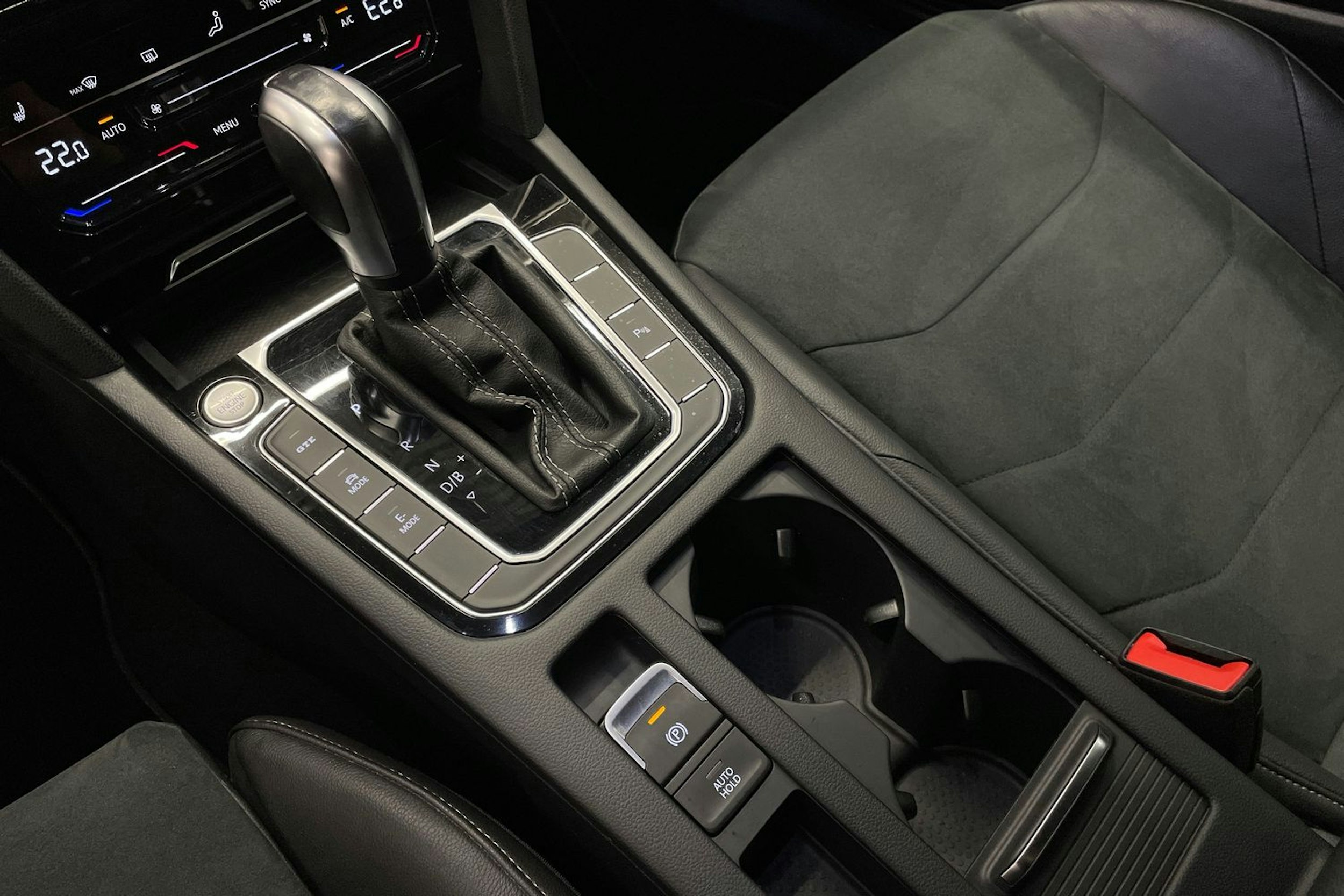 valkoinen Volkswagen Arteon 2021 kuva 17.