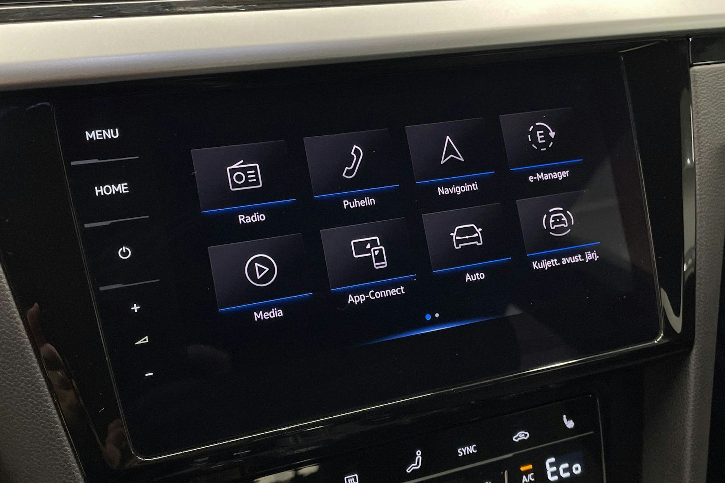 valkoinen Volkswagen Arteon 2021 kuva 19.