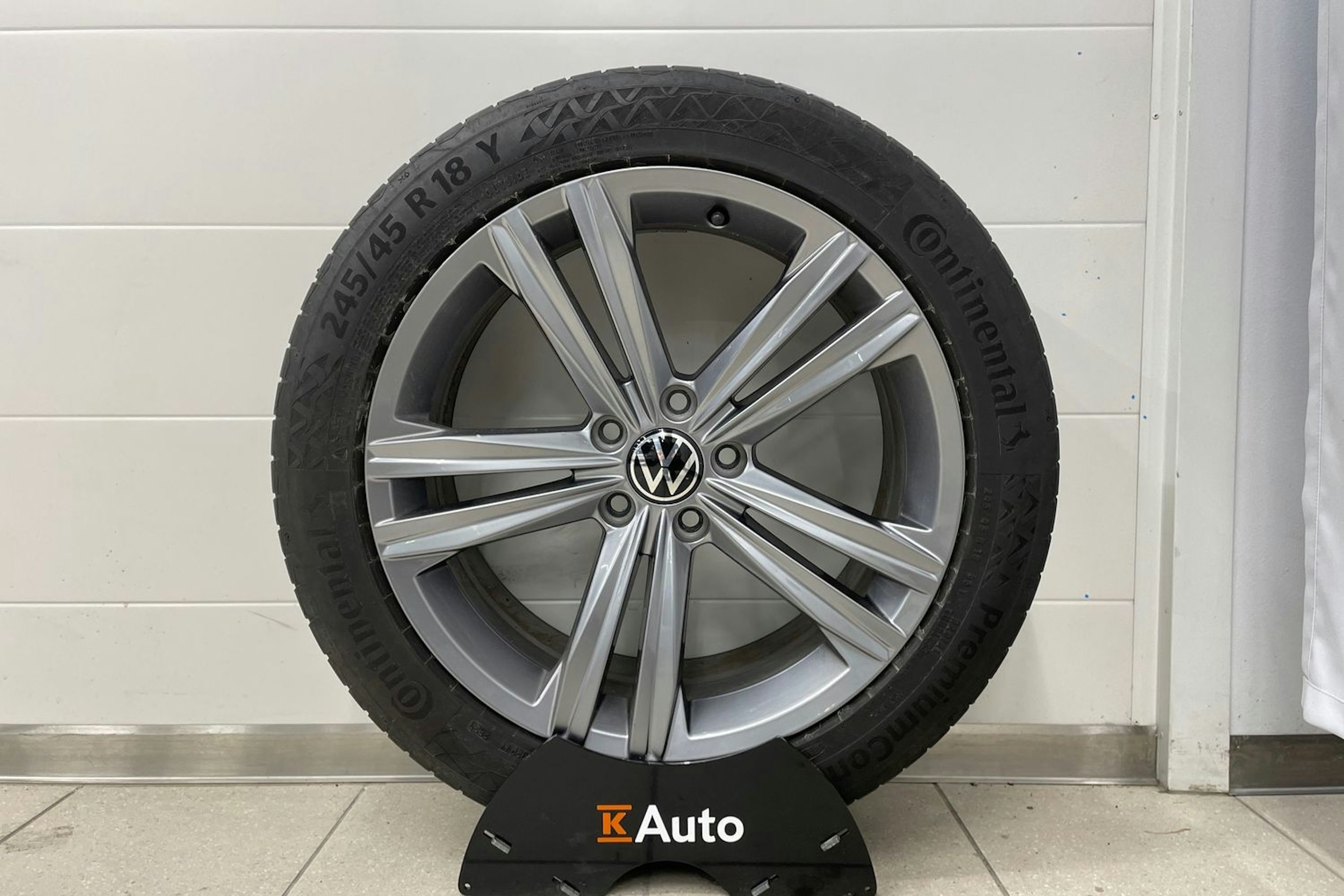 valkoinen Volkswagen Arteon 2021 kuva 25.