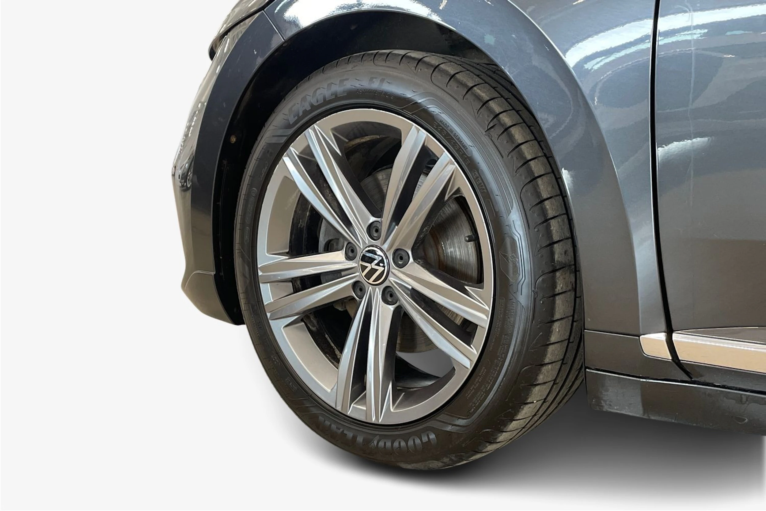 harmaa Volkswagen Arteon 2021 kuva 9.