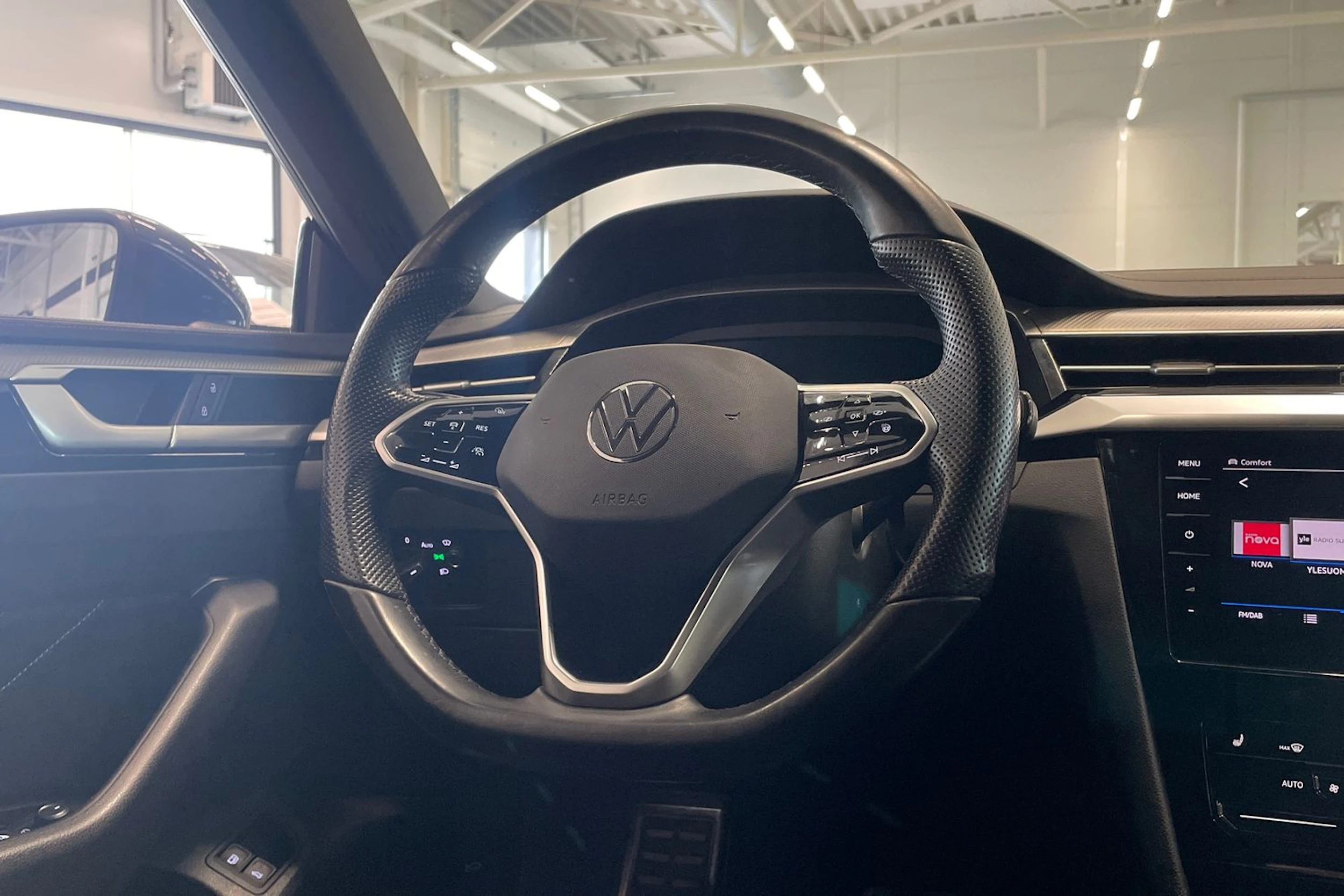 harmaa Volkswagen Arteon 2021 kuva 14.