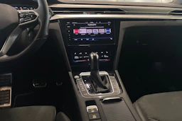 harmaa Volkswagen Arteon 2021 kuva 18.