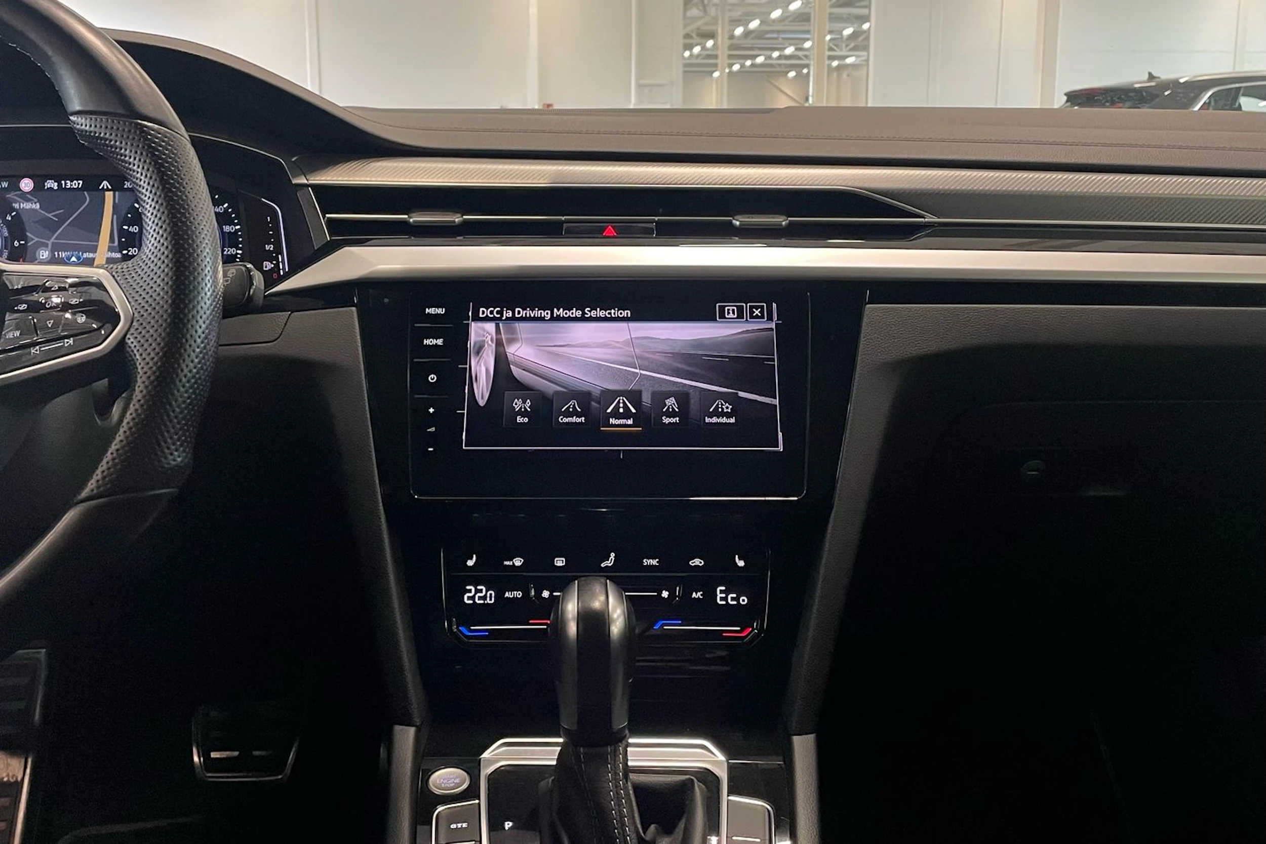 harmaa Volkswagen Arteon 2021 kuva 24.