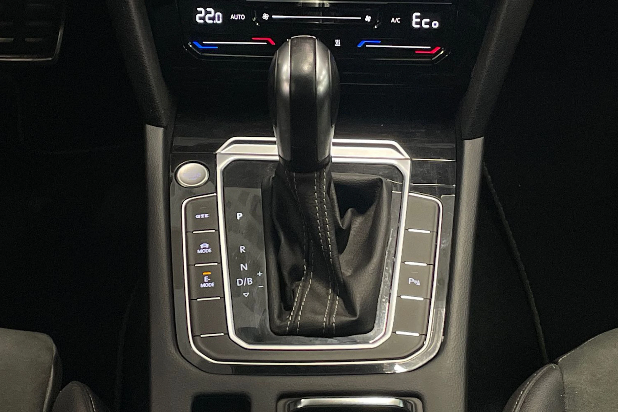 harmaa Volkswagen Arteon 2021 kuva 26.