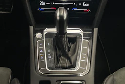 harmaa Volkswagen Arteon 2021 kuva 26.