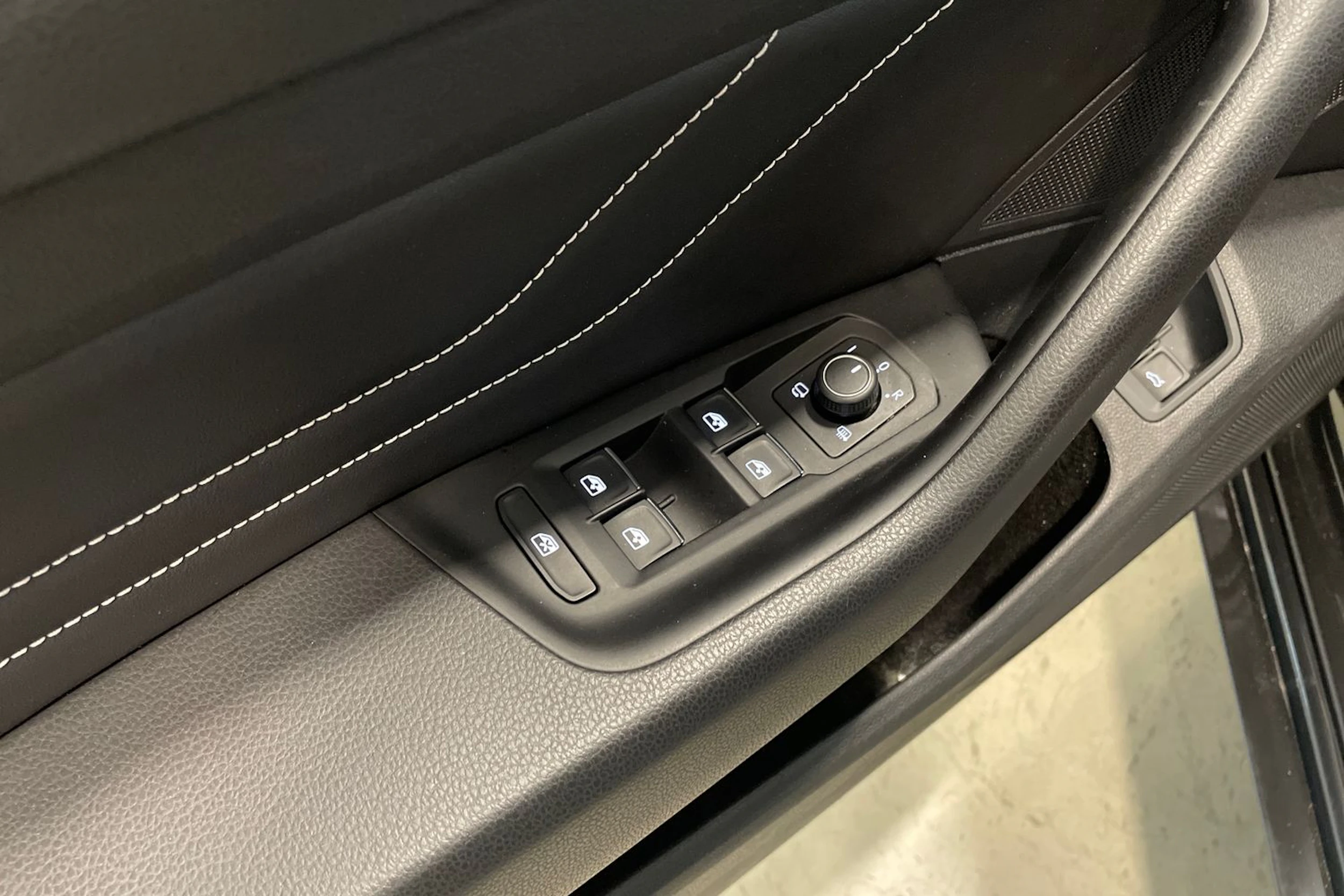 harmaa Volkswagen Arteon 2021 kuva 28.