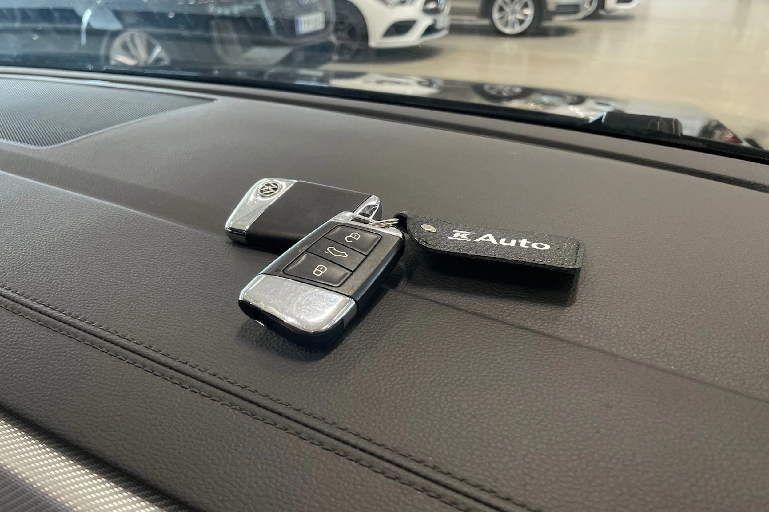 harmaa Volkswagen Arteon 2021 kuva 31.